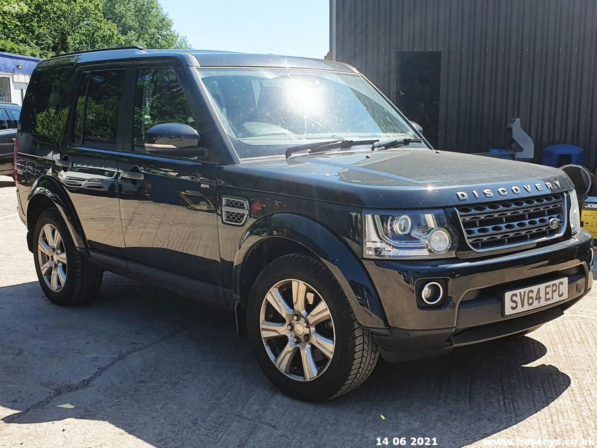 14/64 LAND ROVER DISCOVERY SE TECH SDV6 AU - 2993cc 5dr Estate (Black, 97k) - Image 2 of 13