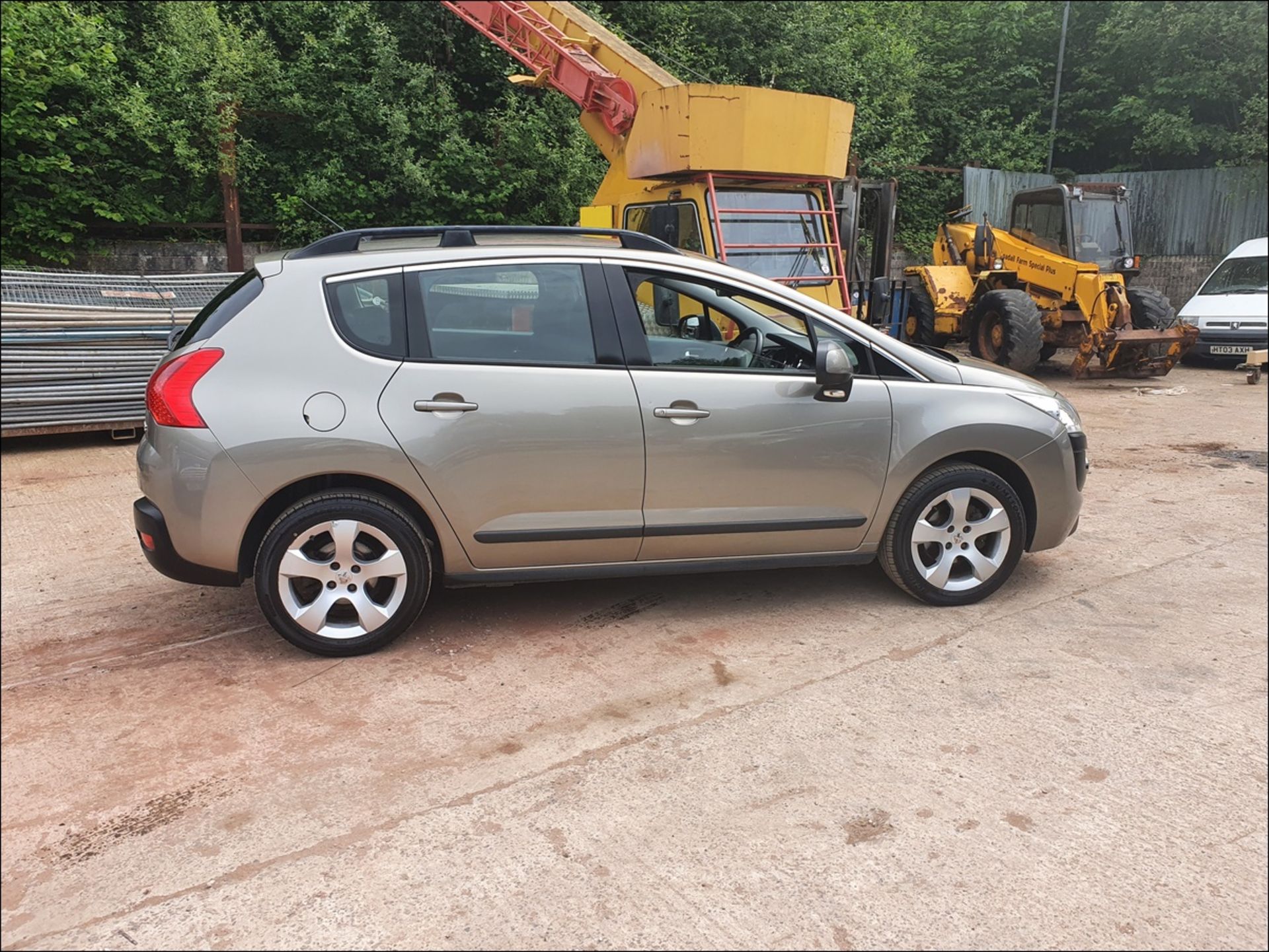 12/62 PEUGEOT 3008 ACTIVE HDI - 1560cc 5dr Hatchback (Grey, 110k) - Image 4 of 16