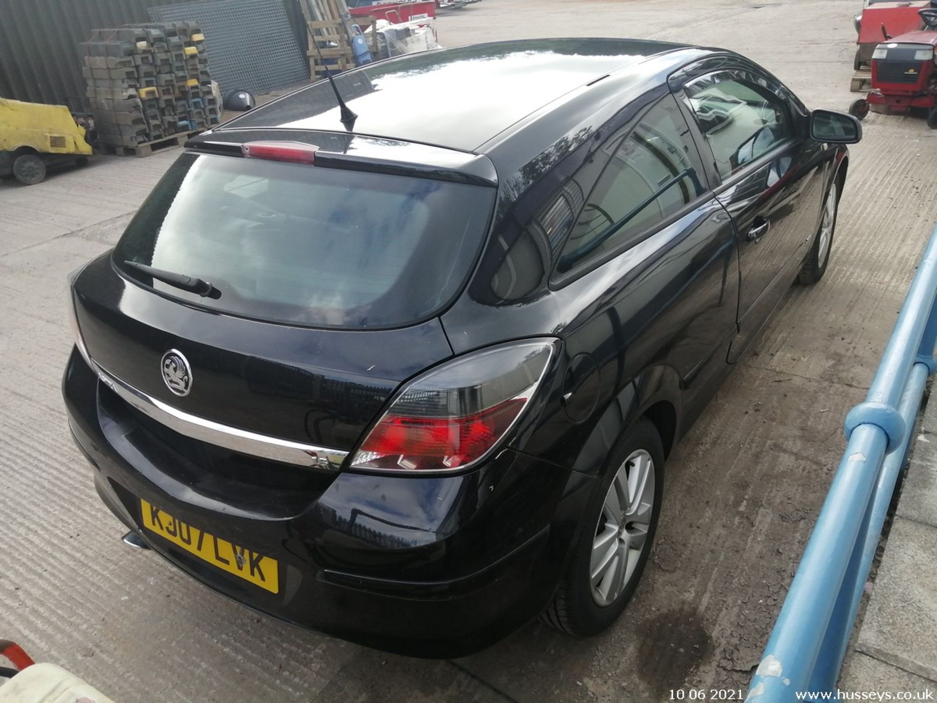 07/07 VAUXHALL ASTRA SXI - 1598cc 3dr Hatchback (Black, 89k) - Image 8 of 12