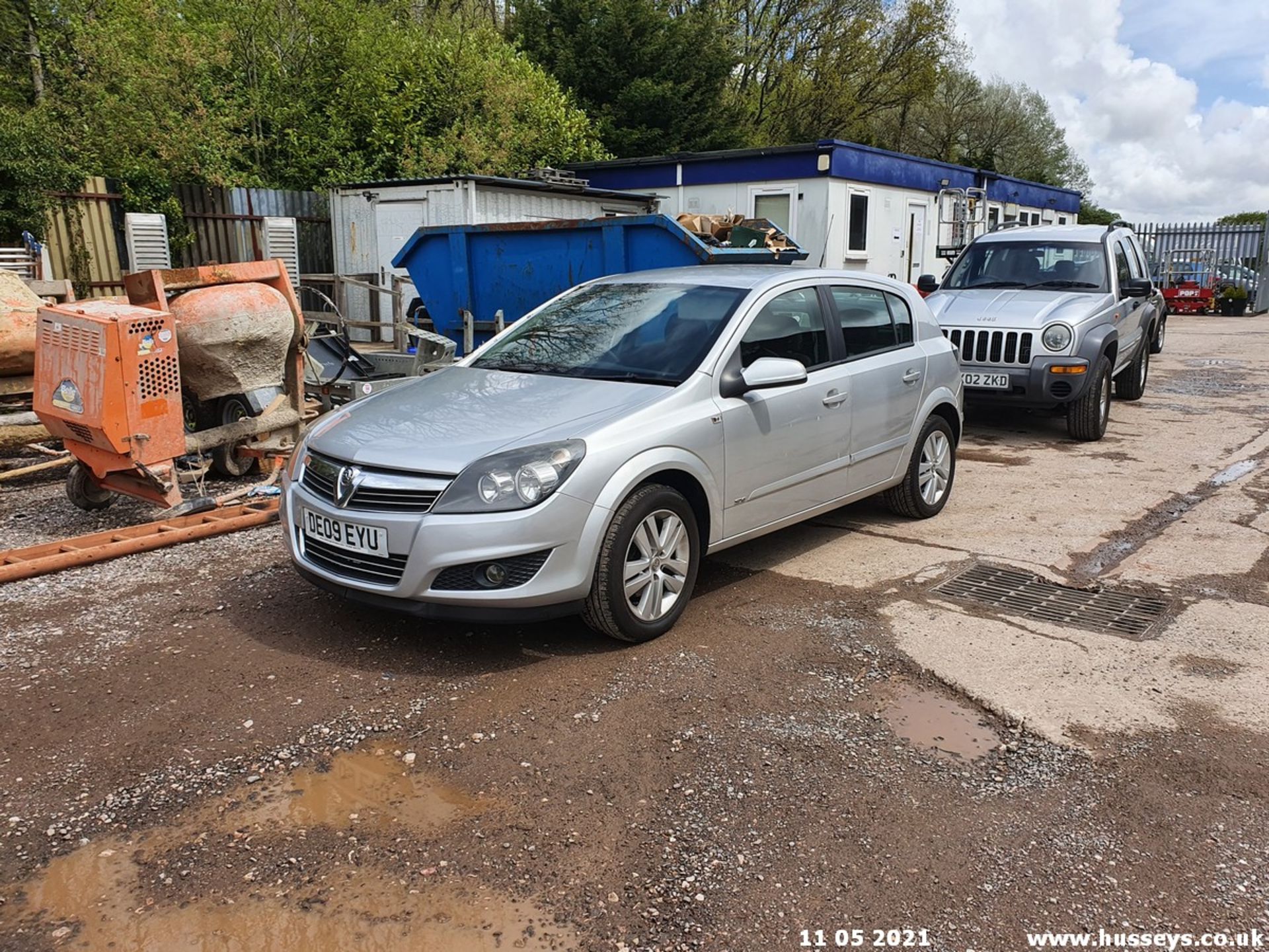 09/09 VAUXHALL ASTRA SXI TWINPORT - 1364cc 5dr Hatchback (Silver, 101k) - Image 3 of 13