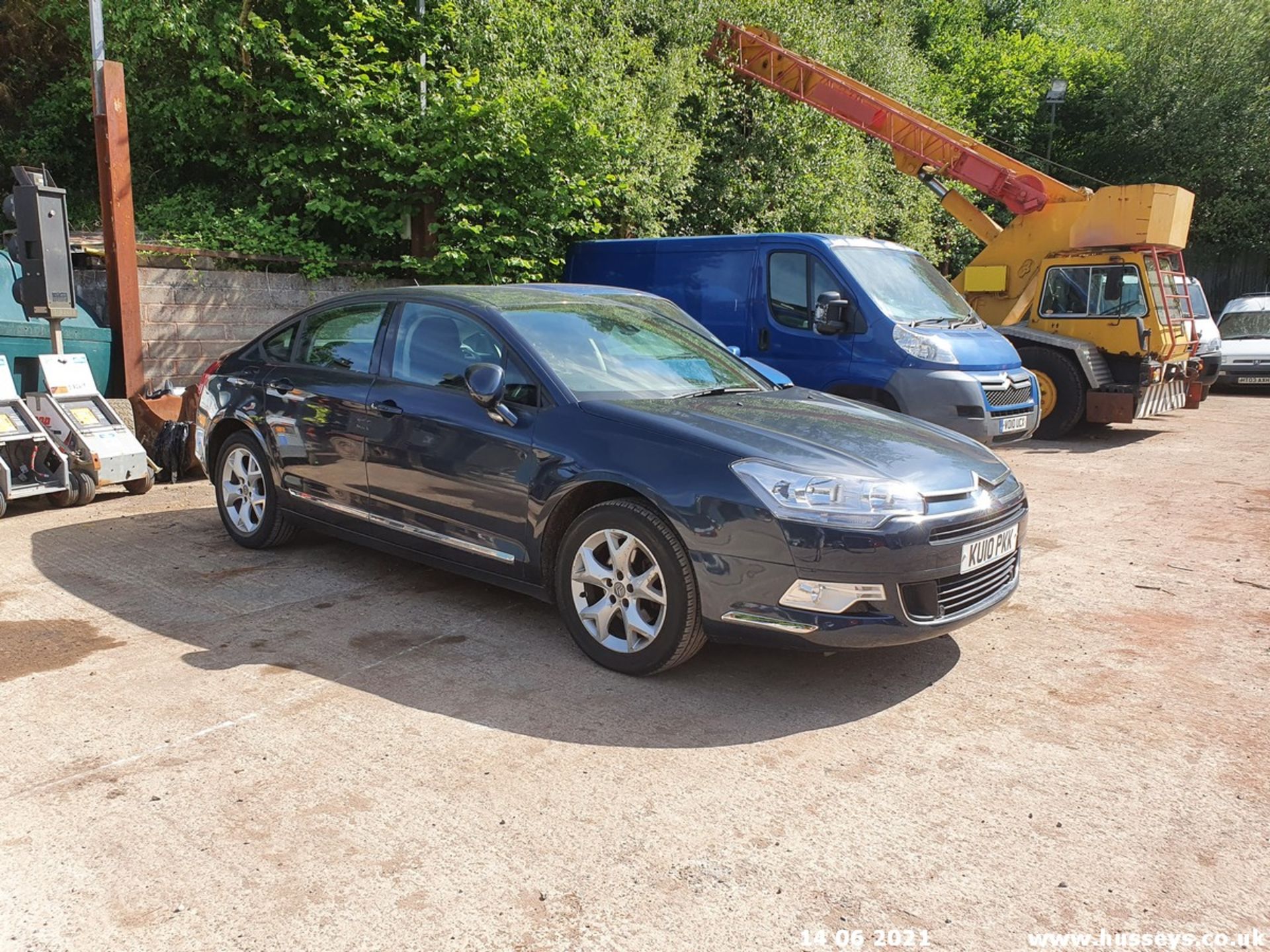 10/10 CITROEN C5 VTR PLUS NAV HDI 160 - 1997cc 4dr Saloon (Blue, 94k) - Image 2 of 15