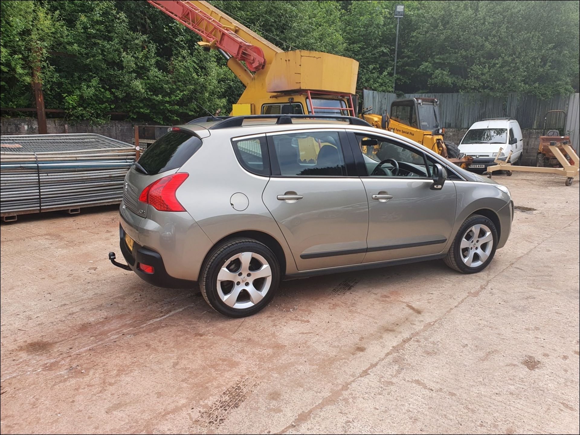 12/62 PEUGEOT 3008 ACTIVE HDI - 1560cc 5dr Hatchback (Grey, 110k) - Image 5 of 16