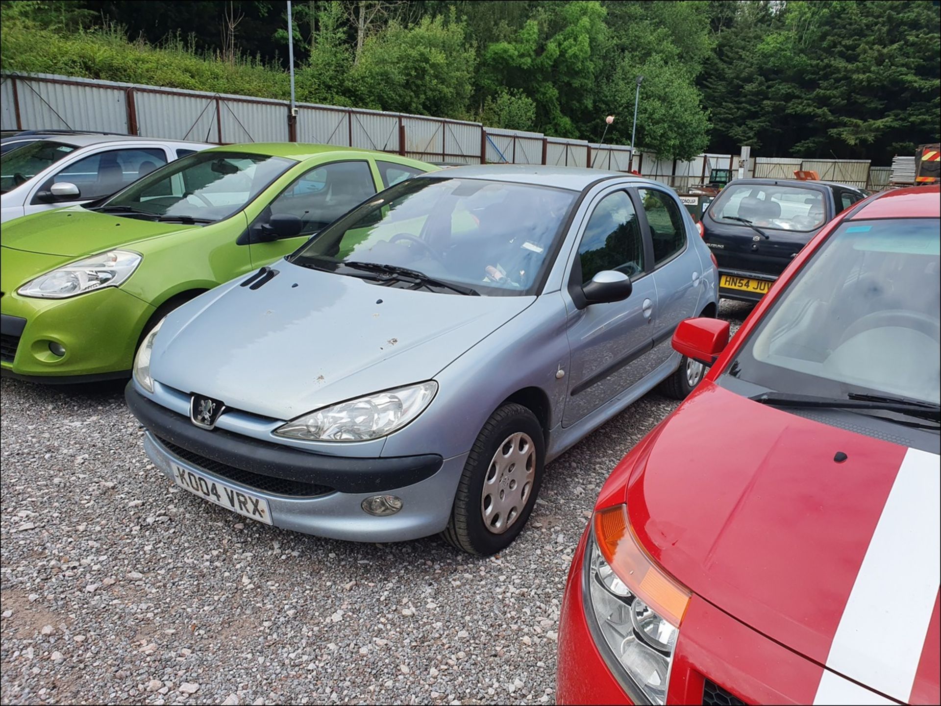 04/04 PEUGEOT 206 SE - 1997cc 5dr Hatchback (Silver, 112k) - Image 2 of 12