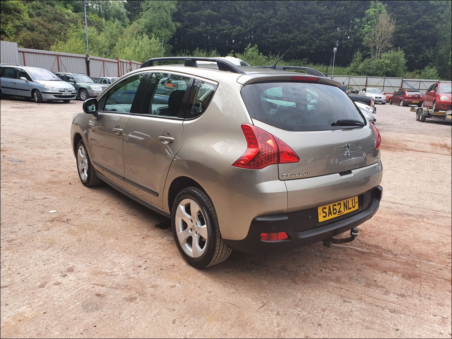 12/62 PEUGEOT 3008 ACTIVE HDI - 1560cc 5dr Hatchback (Grey, 110k) - Image 8 of 16