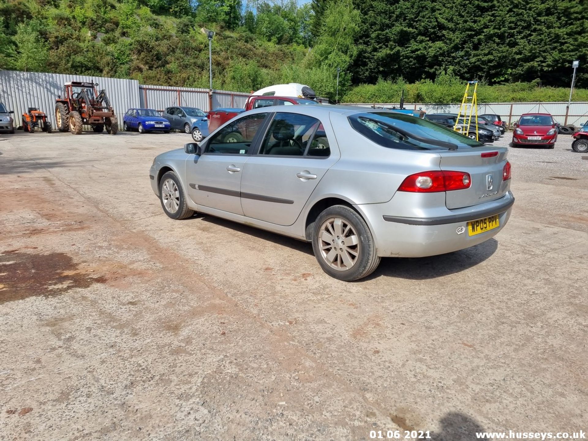 05/05 RENAULT LAGUNA EXPRESSION - 1998cc 5dr Hatchback (Silver, 104k) - Image 4 of 12