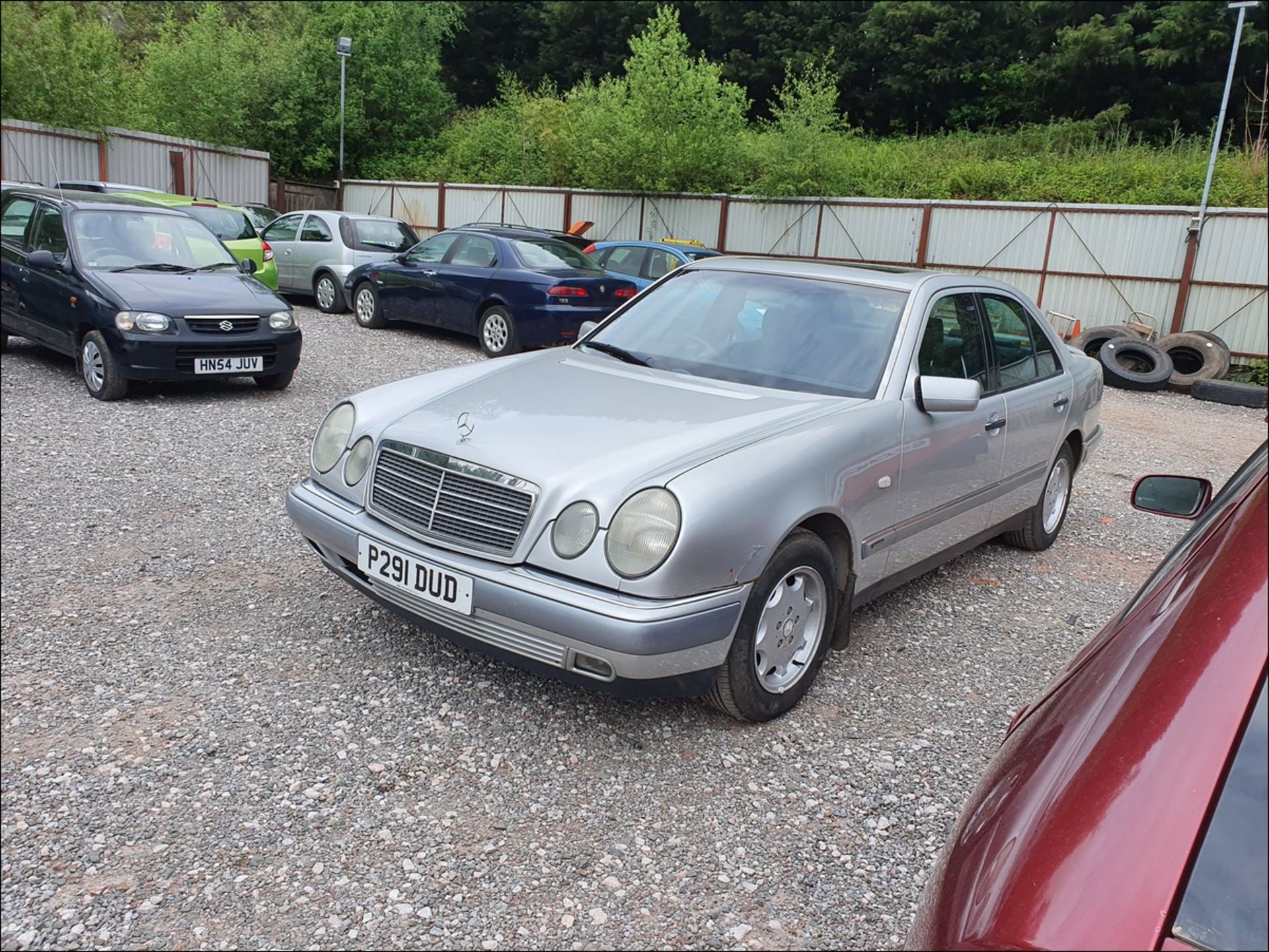 1996 MERCEDES E230 ELEGANCE A - 2295cc 4dr Saloon (Silver, 54k) - Image 7 of 13