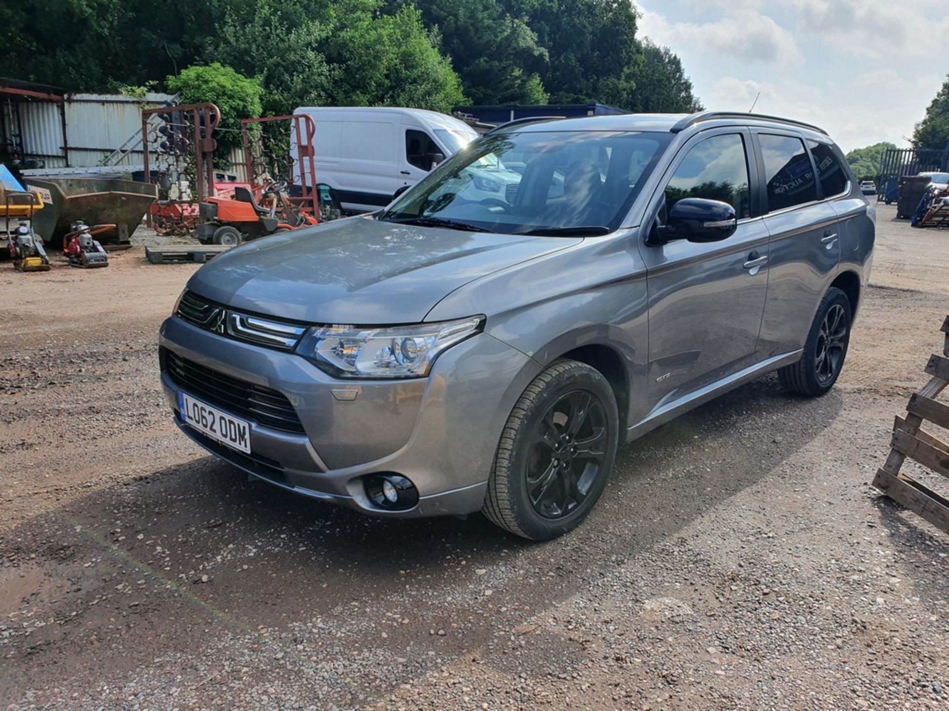 13/62 MITSUBISHI OUTLANDER GX 5 DI-D AUTO - 2268cc 5dr Estate (Grey, 68k) - Image 5 of 21