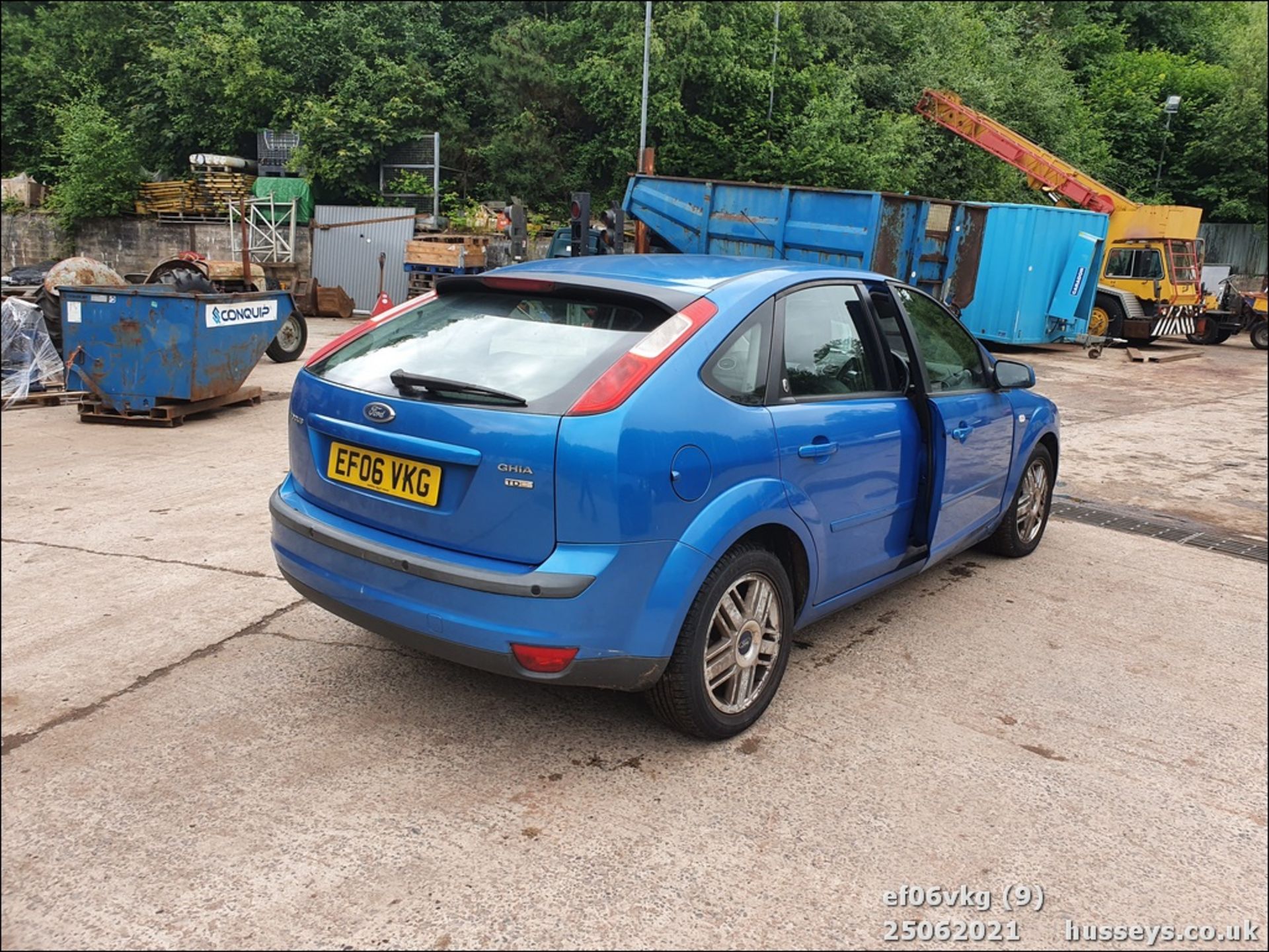 06/06 FORD FOCUS GHIA TDCI - 1753cc 5dr Hatchback (Blue, 127k) - Image 9 of 18