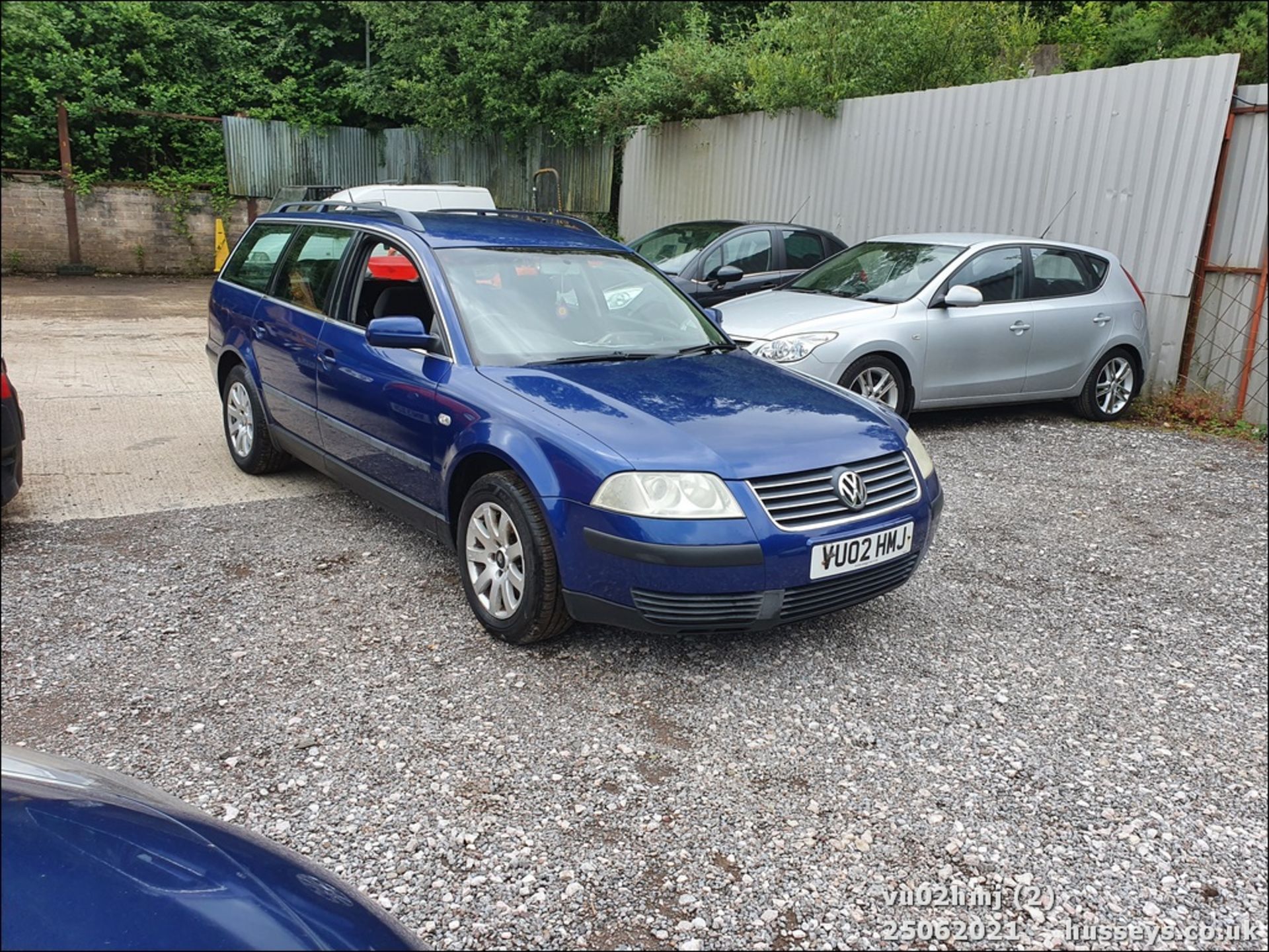 02/02 VOLKSWAGEN PASSAT SE TDI - 1896cc 5dr Estate (Blue, 184k) - Image 3 of 13