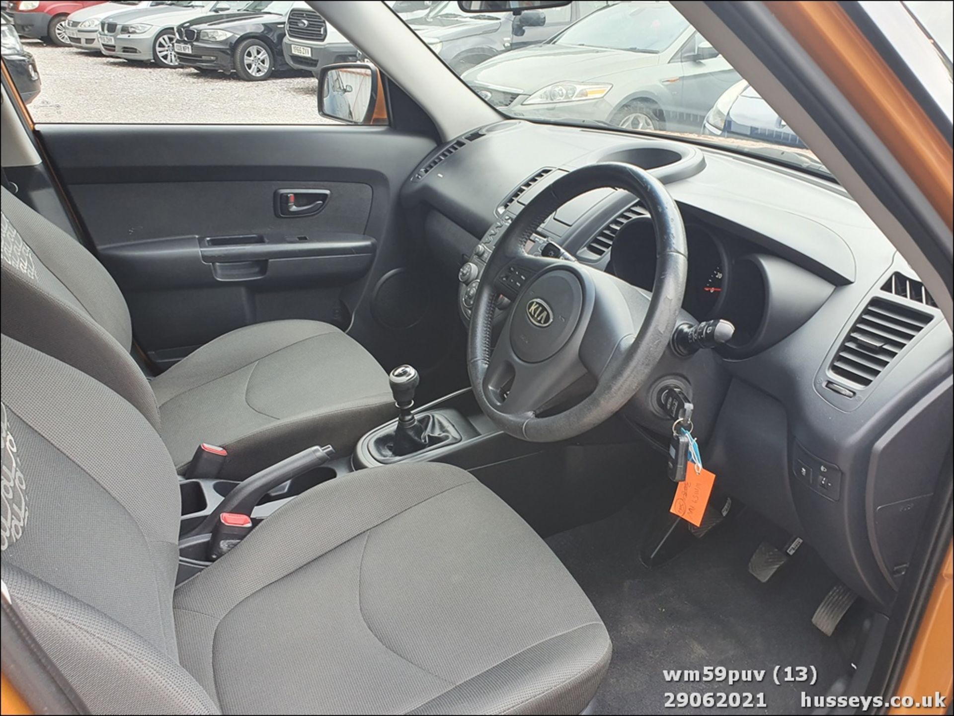 10/59 KIA SOUL 2 CRDI - 1582cc 5dr Hatchback (Orange, 72k) - Image 13 of 15