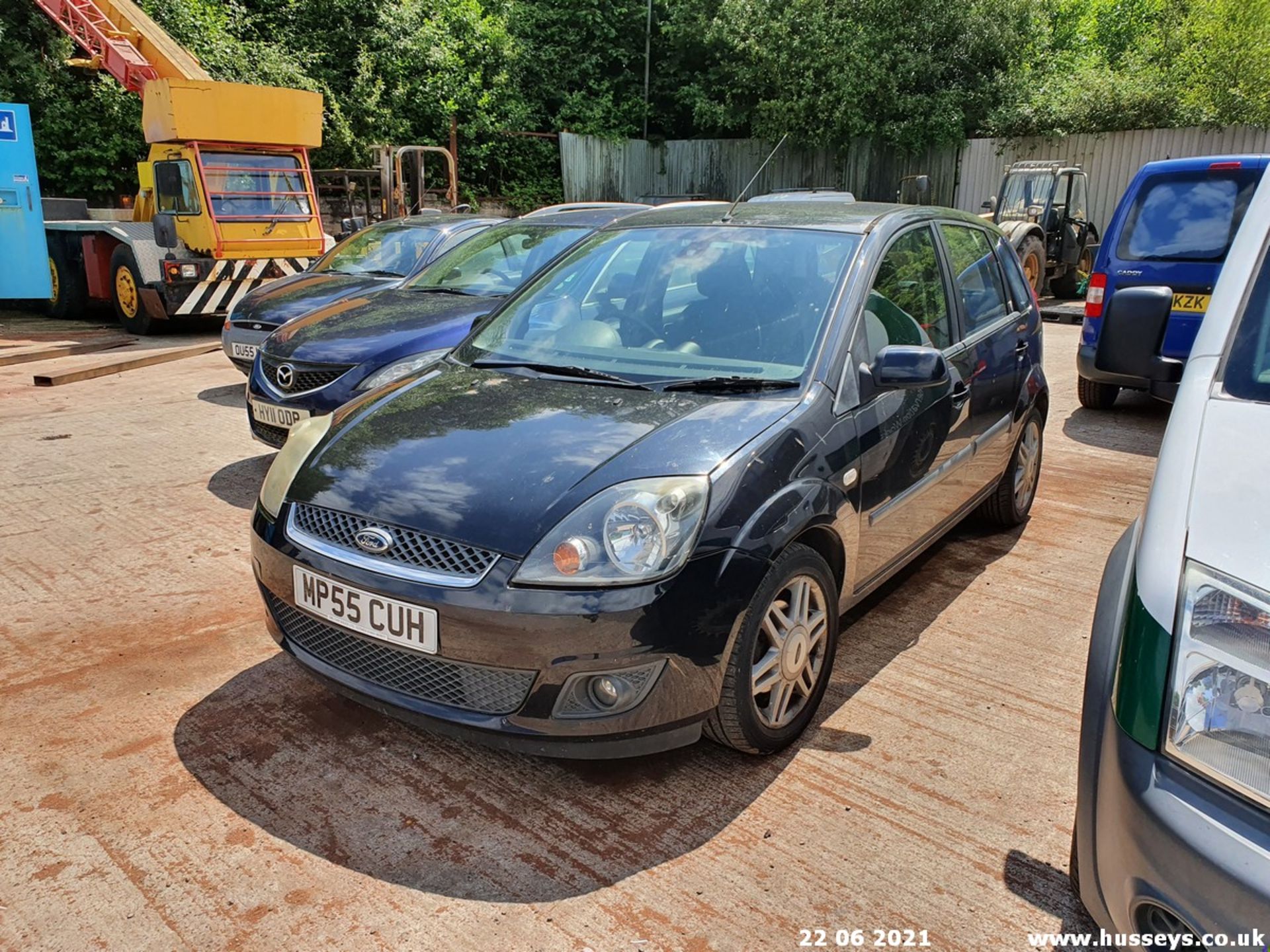 06/55 FORD FIESTA GHIA - 1388cc 5dr Hatchback (Black, 110k) - Image 5 of 15