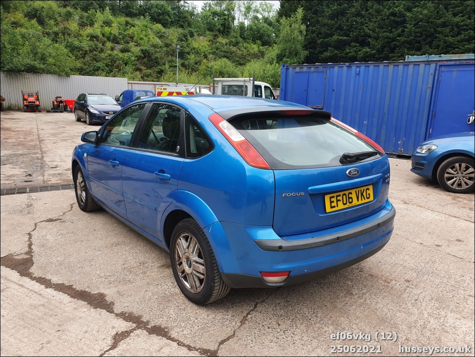 06/06 FORD FOCUS GHIA TDCI - 1753cc 5dr Hatchback (Blue, 127k) - Image 12 of 18