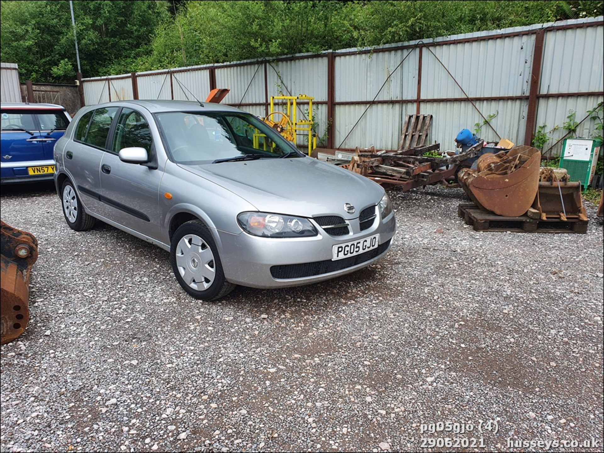 05/05 NISSAN ALMERA SE - 1497cc 5dr Hatchback (Silver) - Image 3 of 12