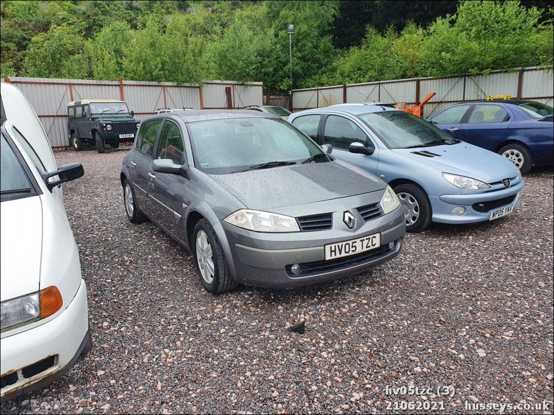 05/05 RENAULT MEGANE DYNAMIQUE 16V - 1598cc 5dr Hatchback (Grey, 41k) - Image 2 of 13