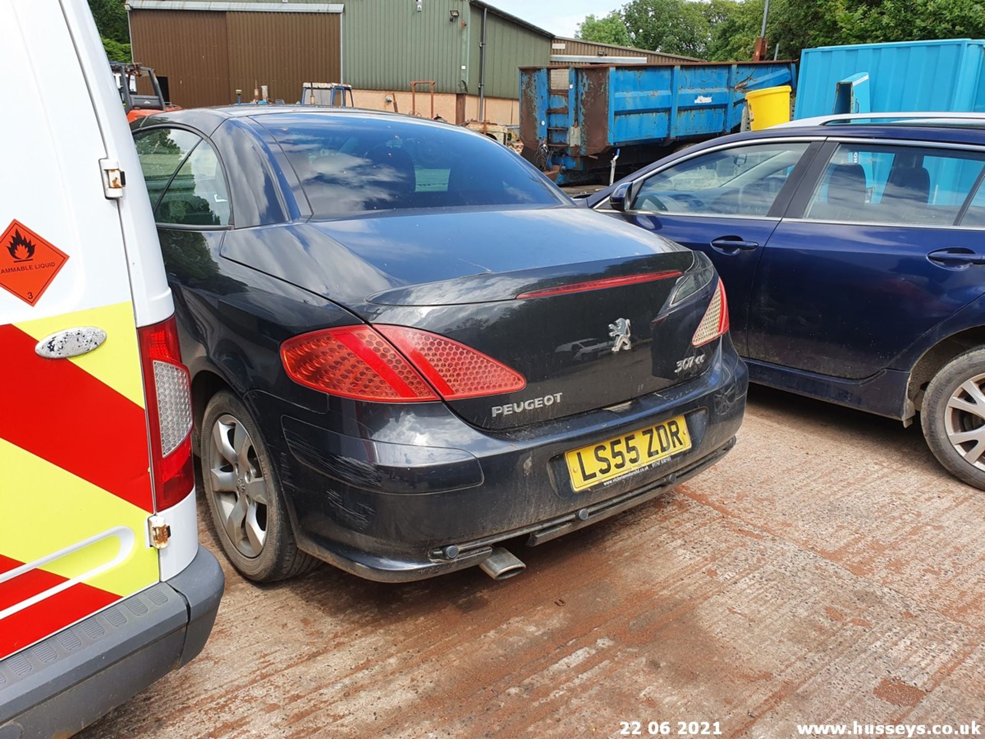 06/55 PEUGEOT 307 CC S - 1997cc 2dr Convertible (Black) - Image 8 of 12