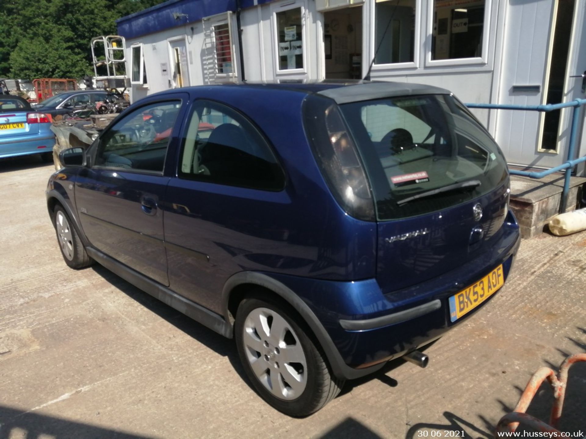 03/53 VAUXHALL CORSA SXI 16V - 1199cc 3dr Hatchback (Blue, 83k) - Image 5 of 13