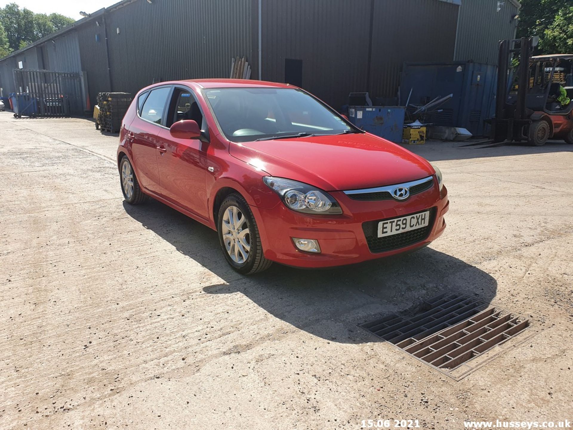 10/59 HYUNDAI I30 STYLE - 1591cc 5dr Hatchback (Red, 74k) - Image 4 of 19