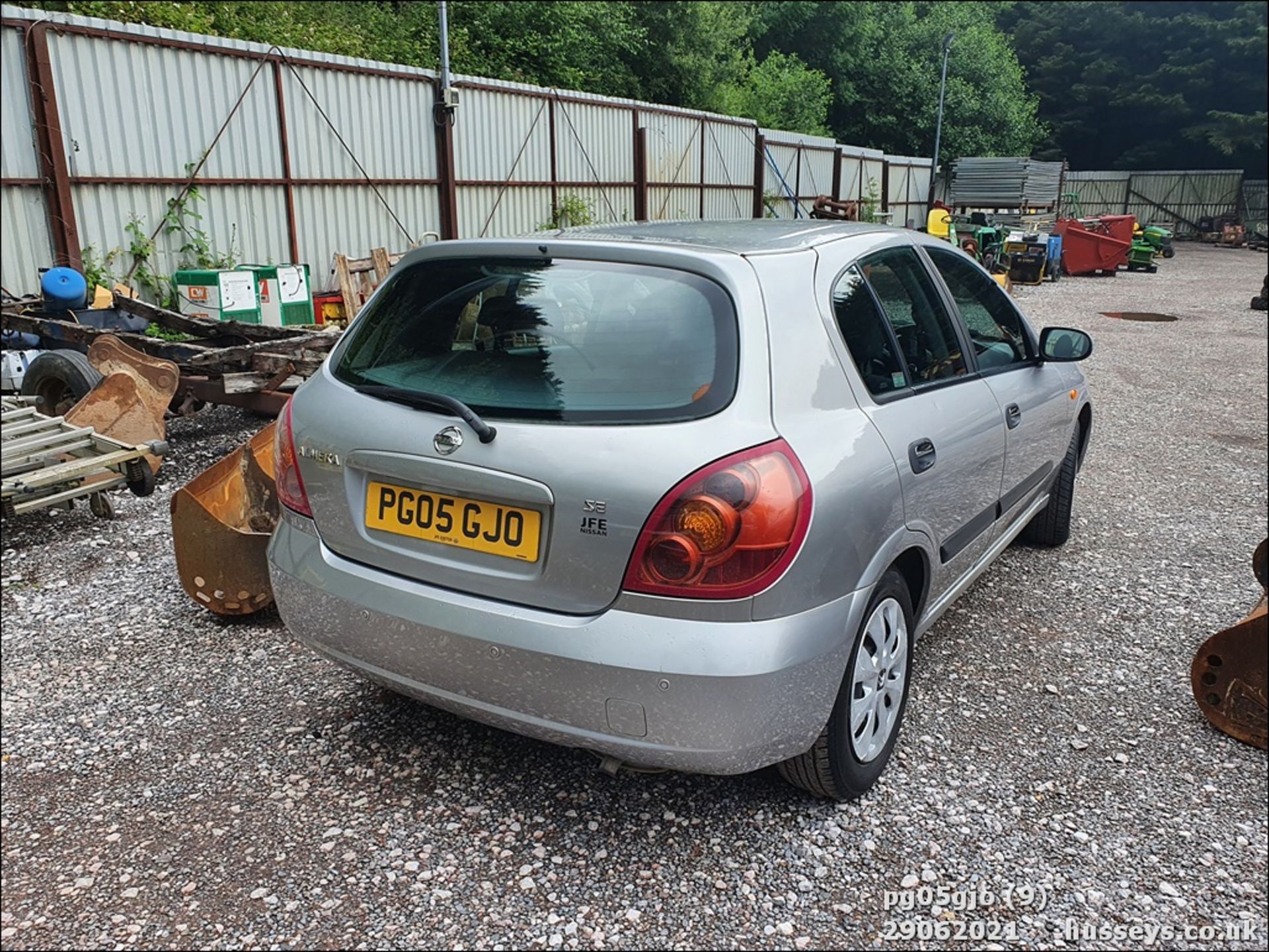 05/05 NISSAN ALMERA SE - 1497cc 5dr Hatchback (Silver) - Image 9 of 12