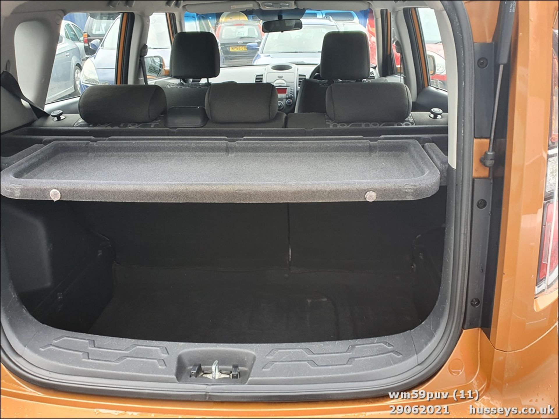 10/59 KIA SOUL 2 CRDI - 1582cc 5dr Hatchback (Orange, 72k) - Image 11 of 15