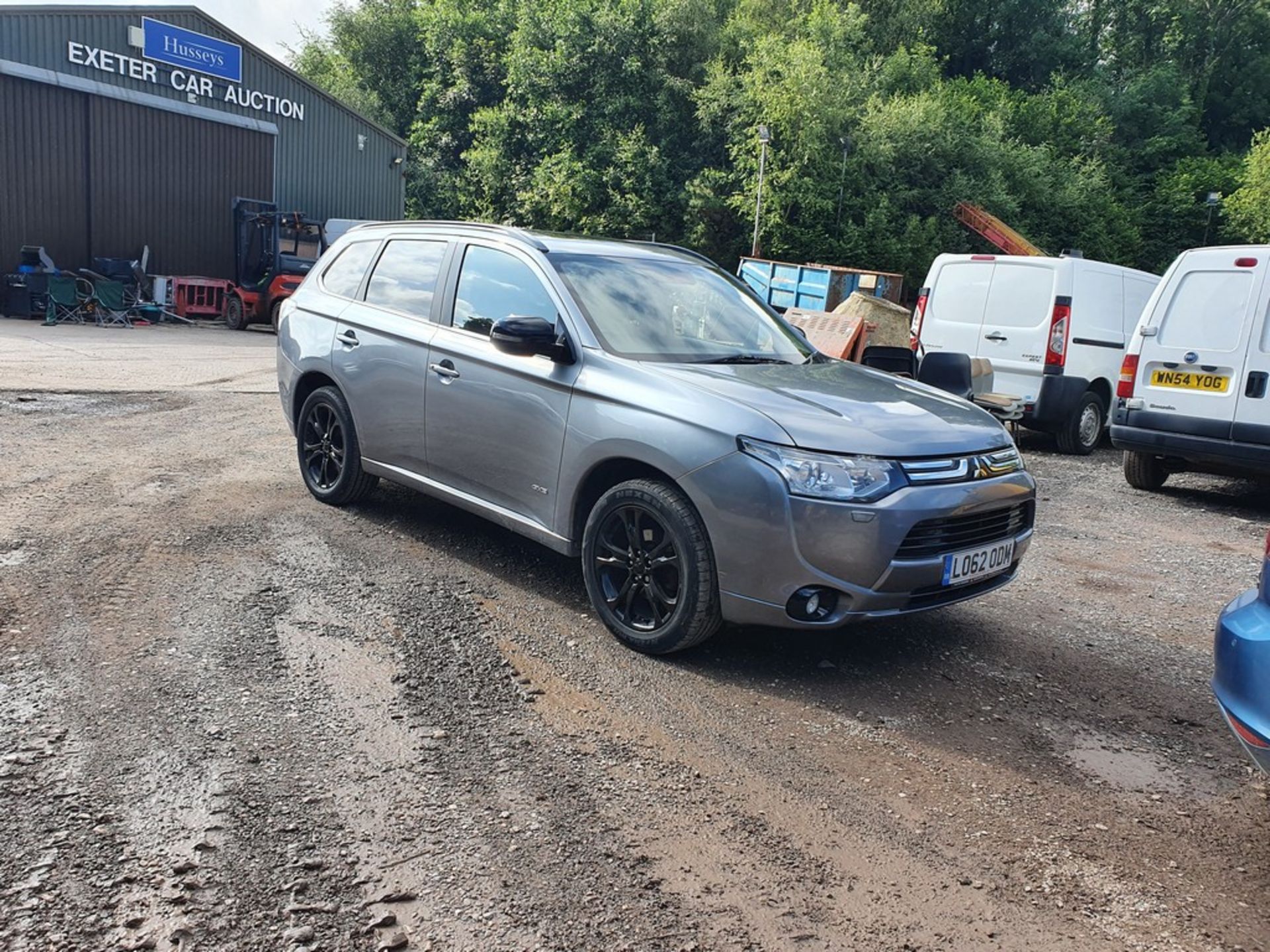 13/62 MITSUBISHI OUTLANDER GX 5 DI-D AUTO - 2268cc 5dr Estate (Grey, 68k) - Image 3 of 21