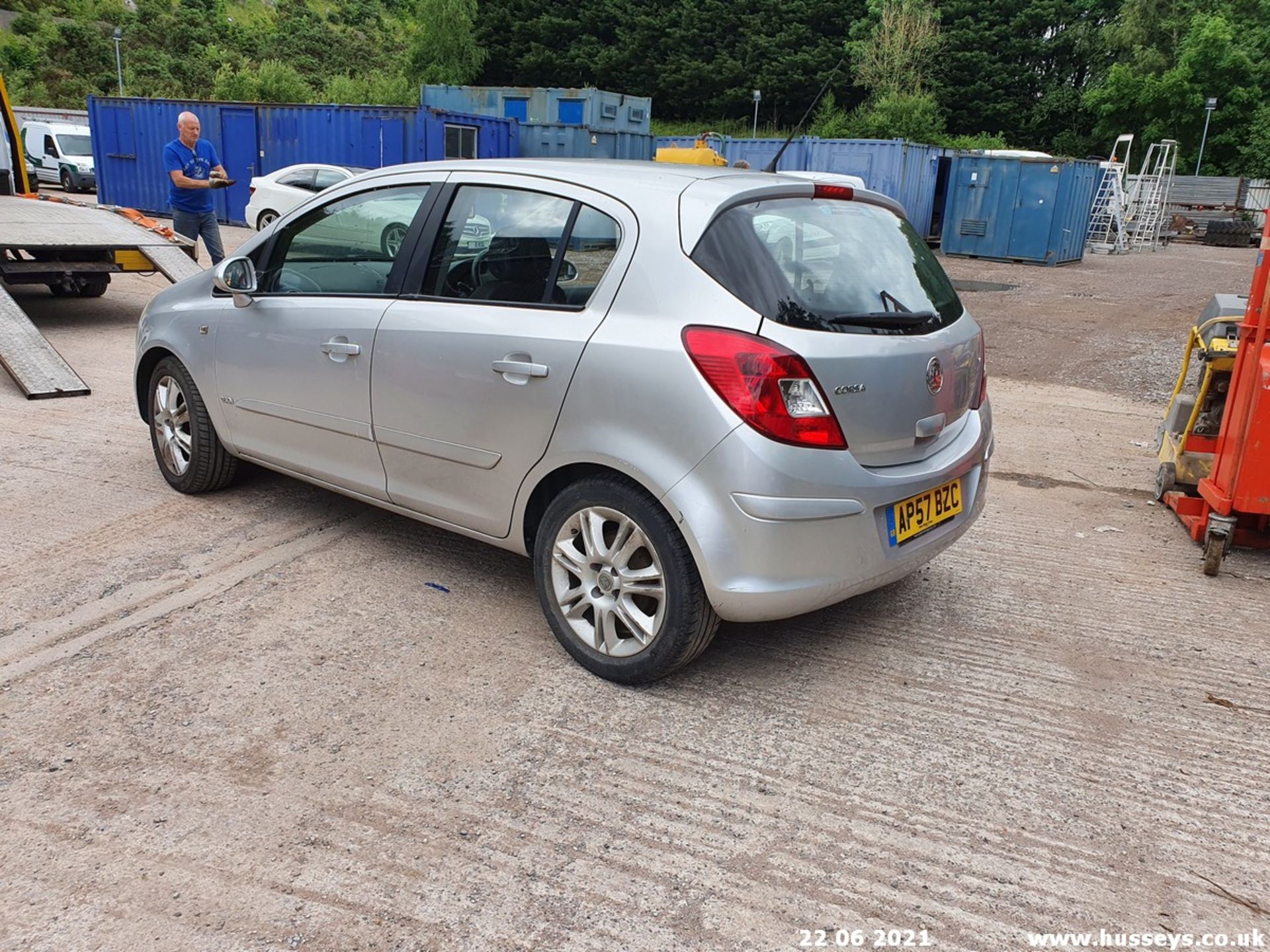 07/57 VAUXHALL CORSA DESIGN - 1364cc 5dr Hatchback (Silver) - Image 6 of 15