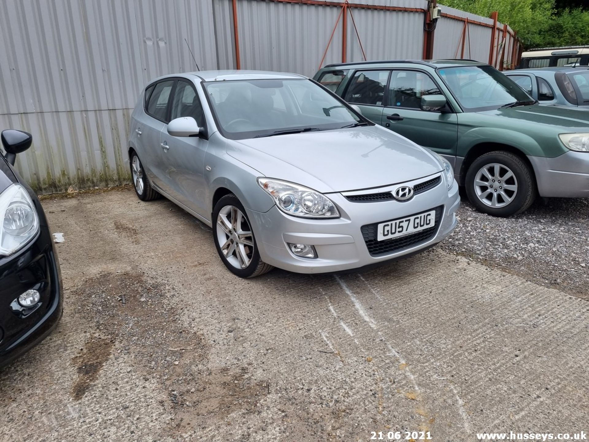 07/57 HYUNDAI I30 PREMIUM CRDI - 1582cc 5dr Hatchback (Silver, 104k) - Image 3 of 13