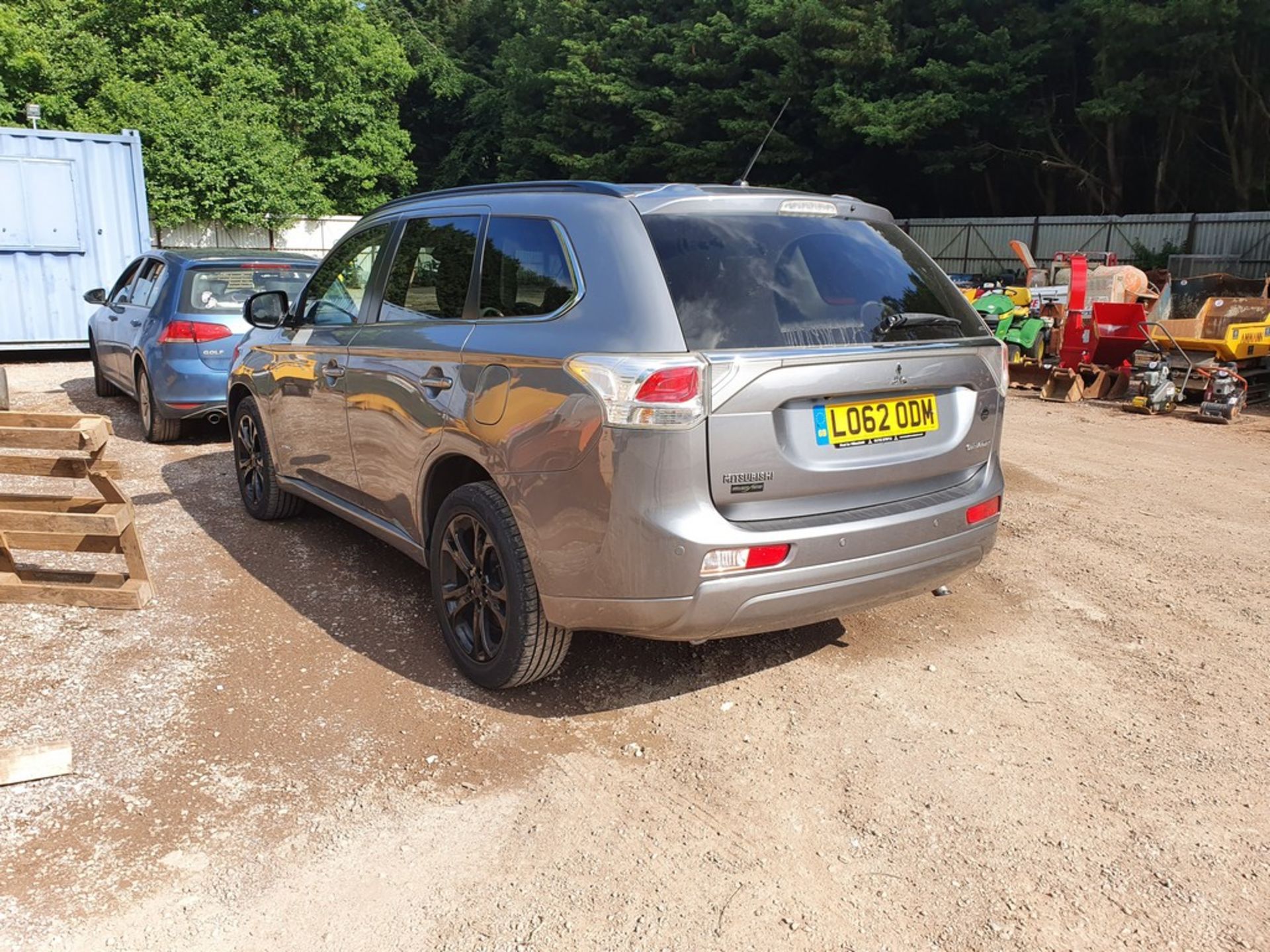 13/62 MITSUBISHI OUTLANDER GX 5 DI-D AUTO - 2268cc 5dr Estate (Grey, 68k) - Image 9 of 21