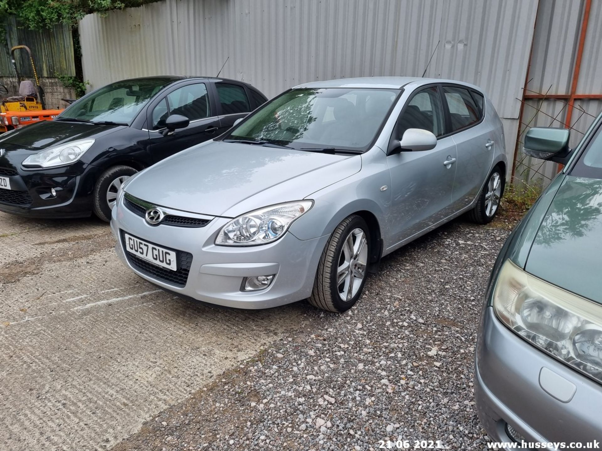 07/57 HYUNDAI I30 PREMIUM CRDI - 1582cc 5dr Hatchback (Silver, 104k) - Image 5 of 13