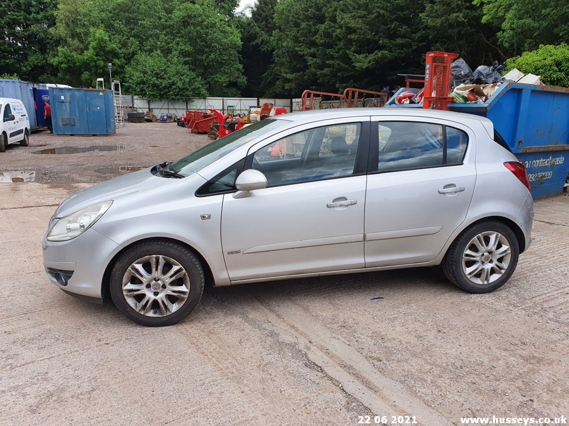 07/57 VAUXHALL CORSA DESIGN - 1364cc 5dr Hatchback (Silver) - Image 5 of 15