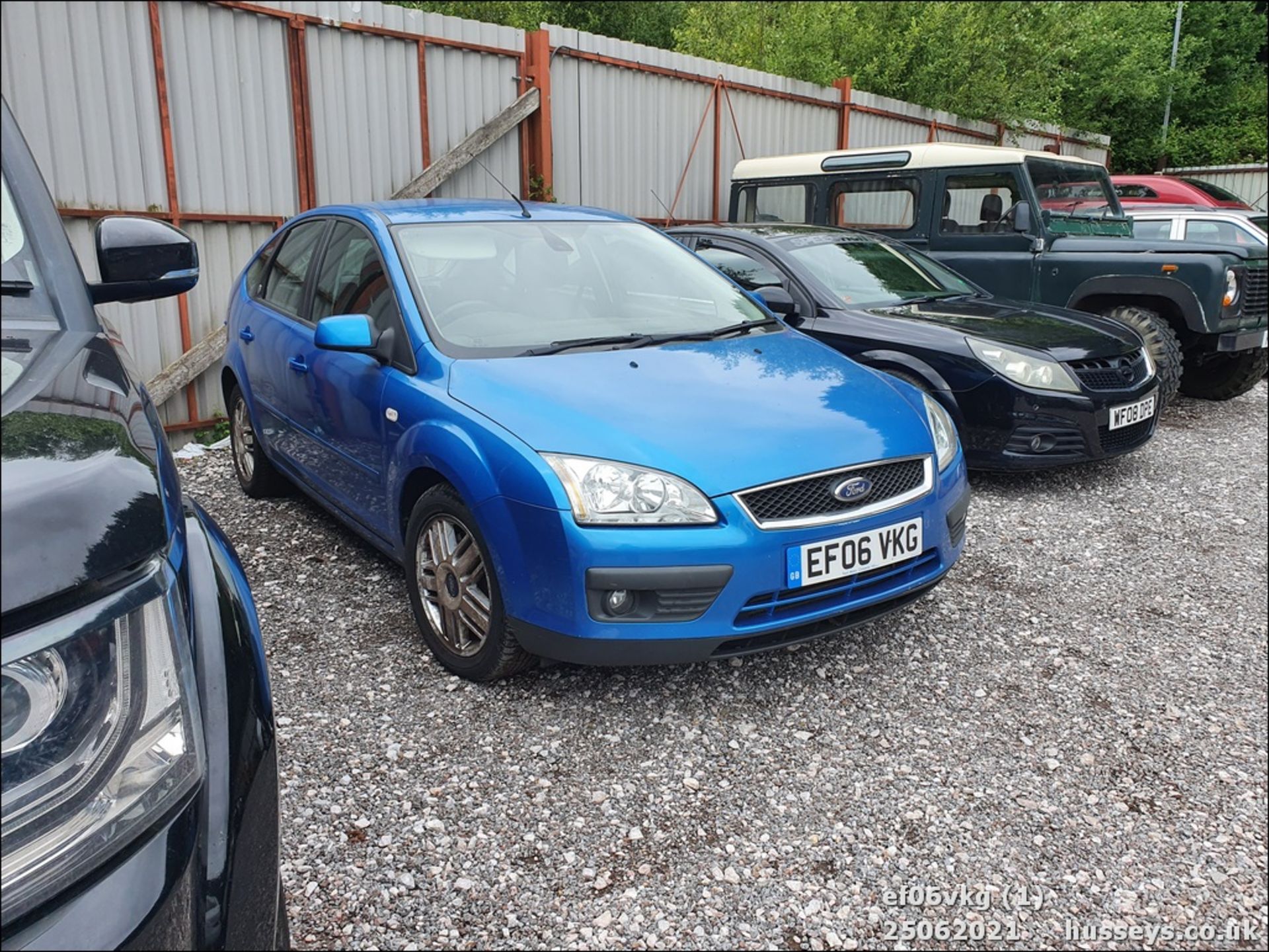 06/06 FORD FOCUS GHIA TDCI - 1753cc 5dr Hatchback (Blue, 127k) - Image 2 of 18