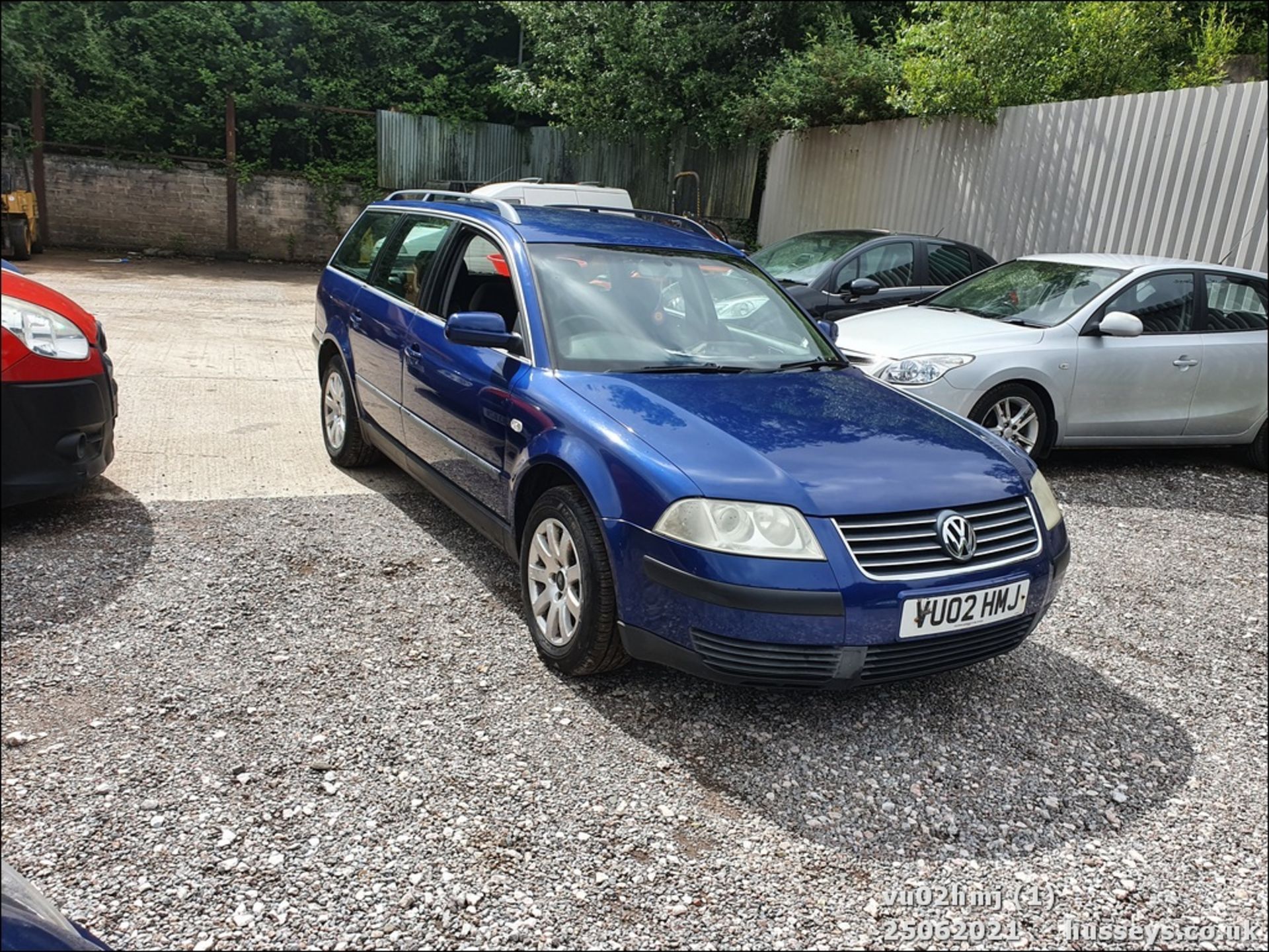 02/02 VOLKSWAGEN PASSAT SE TDI - 1896cc 5dr Estate (Blue, 184k) - Image 2 of 13