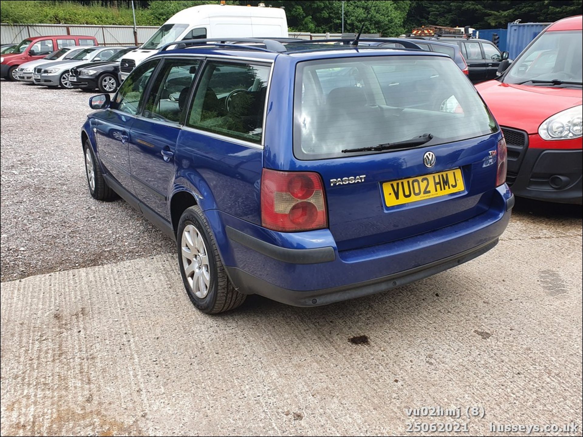 02/02 VOLKSWAGEN PASSAT SE TDI - 1896cc 5dr Estate (Blue, 184k) - Image 8 of 13