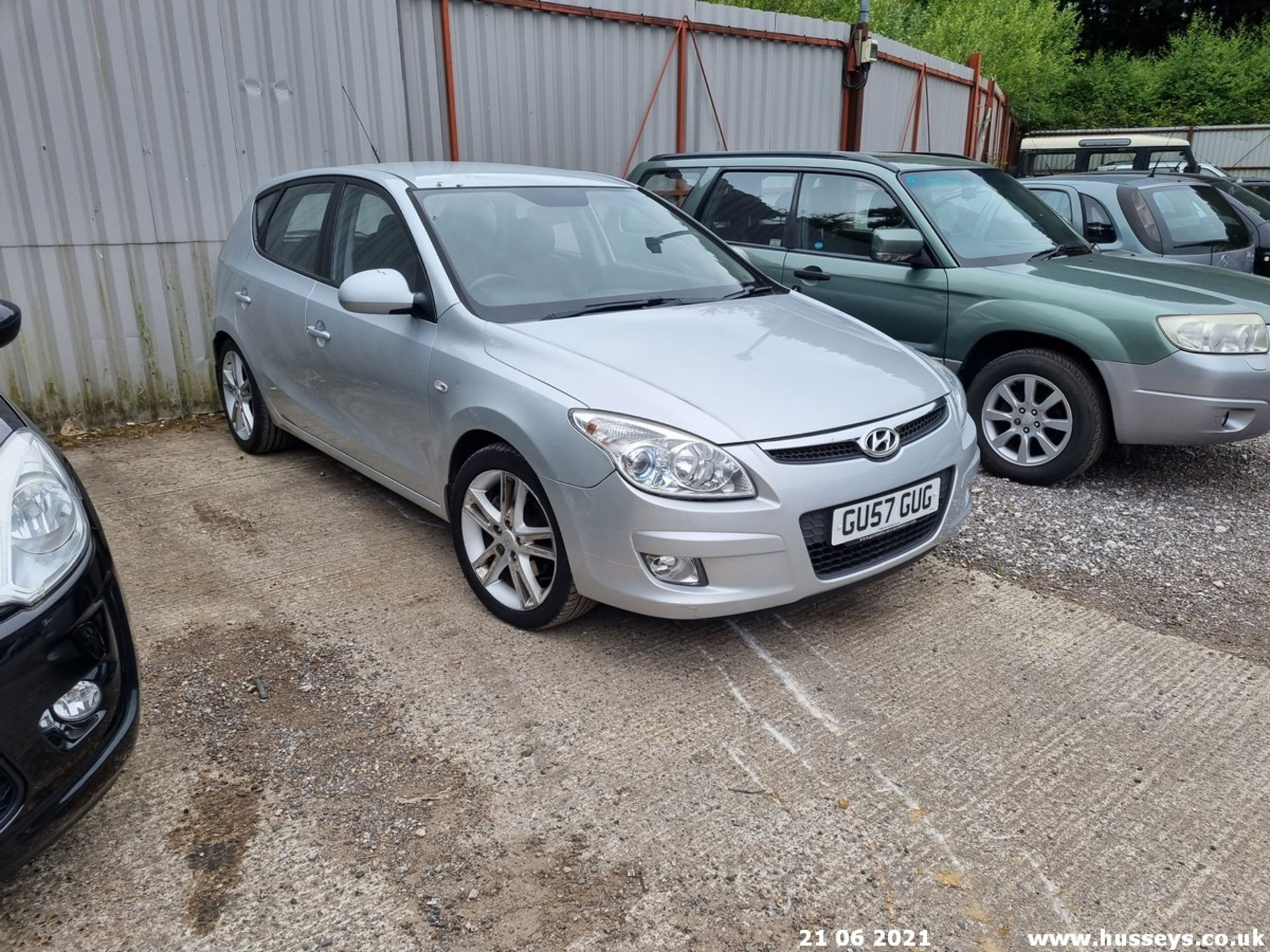 07/57 HYUNDAI I30 PREMIUM CRDI - 1582cc 5dr Hatchback (Silver, 104k) - Image 2 of 13