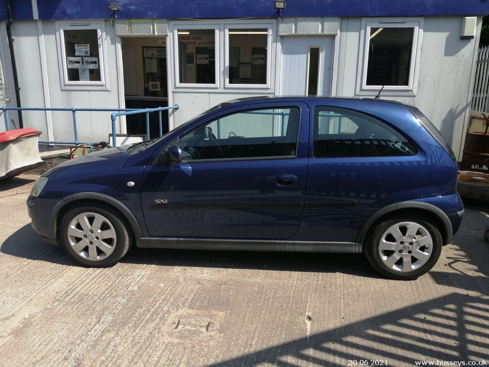 03/53 VAUXHALL CORSA SXI 16V - 1199cc 3dr Hatchback (Blue, 83k) - Image 4 of 13