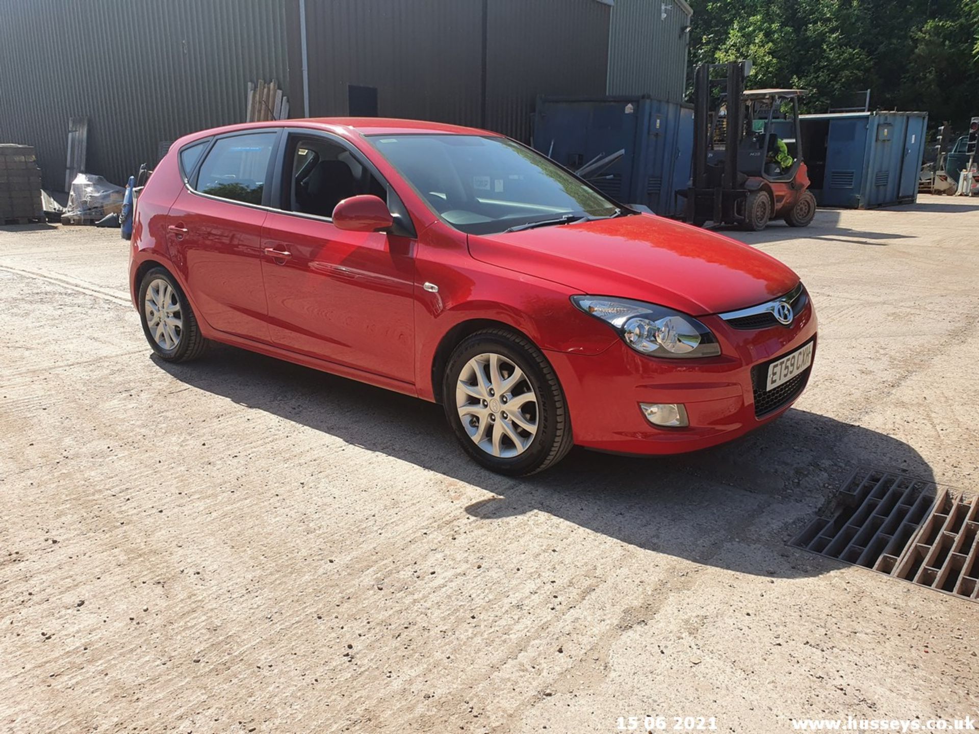 10/59 HYUNDAI I30 STYLE - 1591cc 5dr Hatchback (Red, 74k) - Image 2 of 19