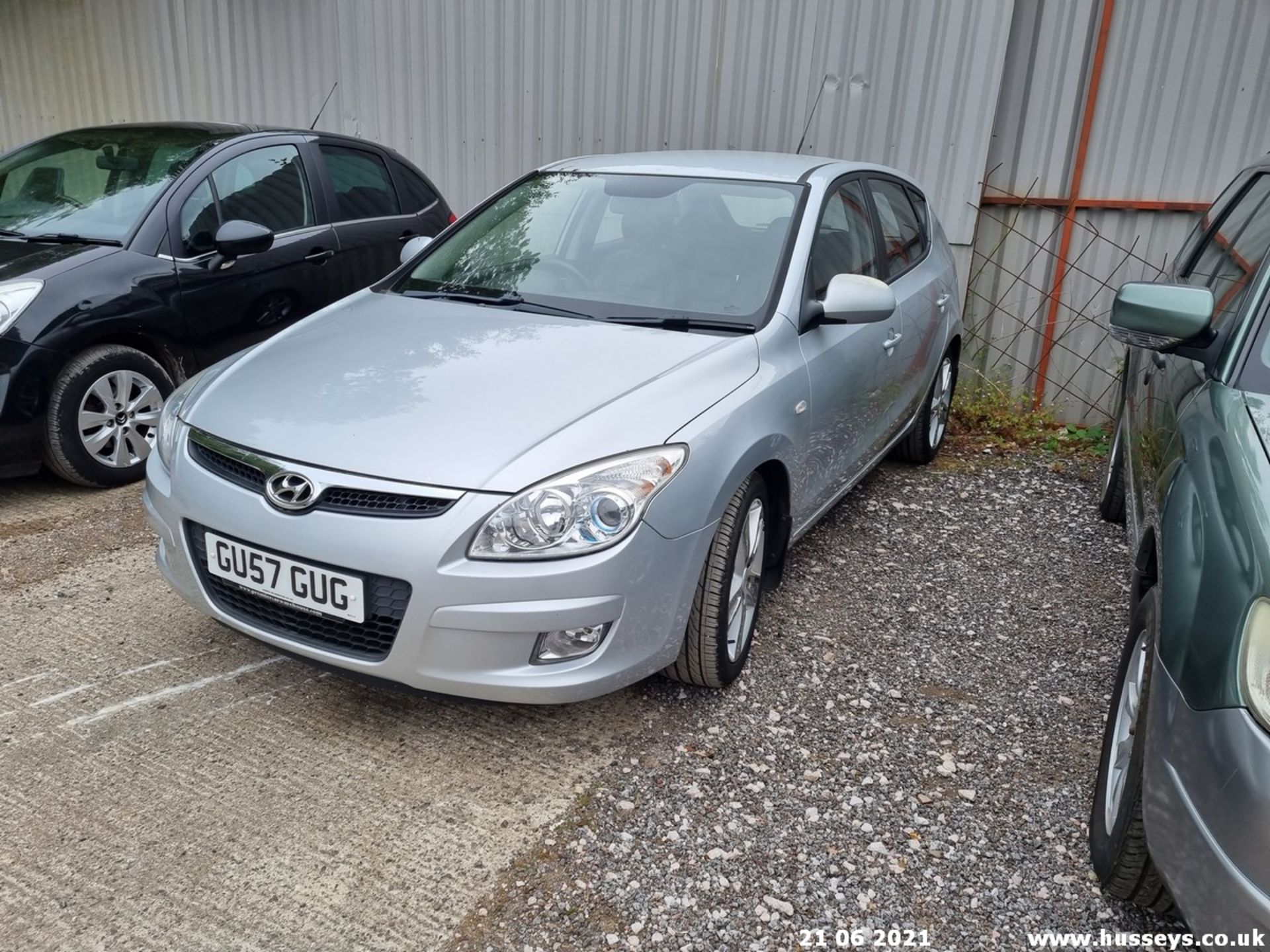 07/57 HYUNDAI I30 PREMIUM CRDI - 1582cc 5dr Hatchback (Silver, 104k) - Image 4 of 13