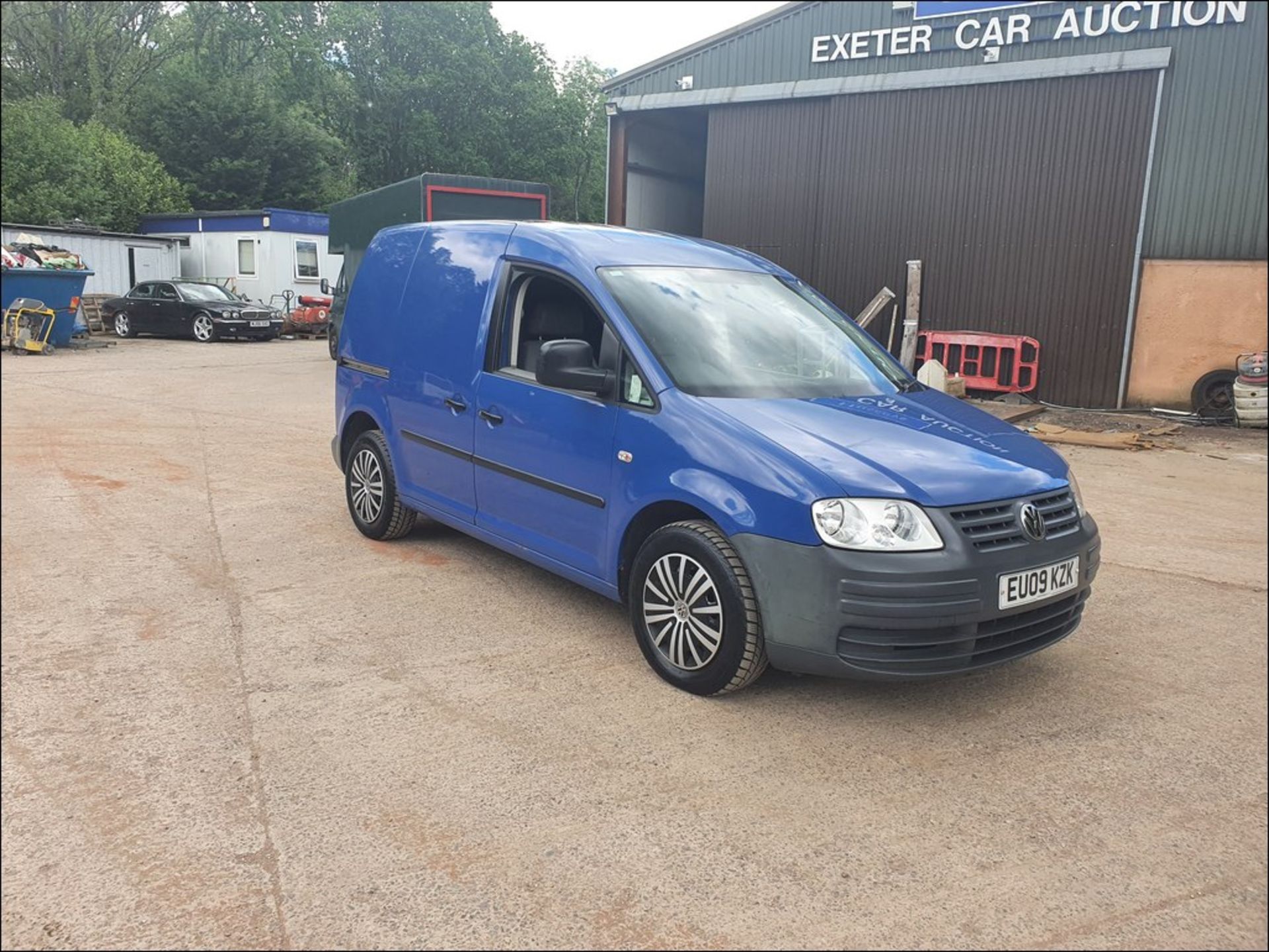 09/09 VOLKSWAGEN CADDY C20 PLUS SDI - 1968cc Van (Blue, 185k) - Image 2 of 12