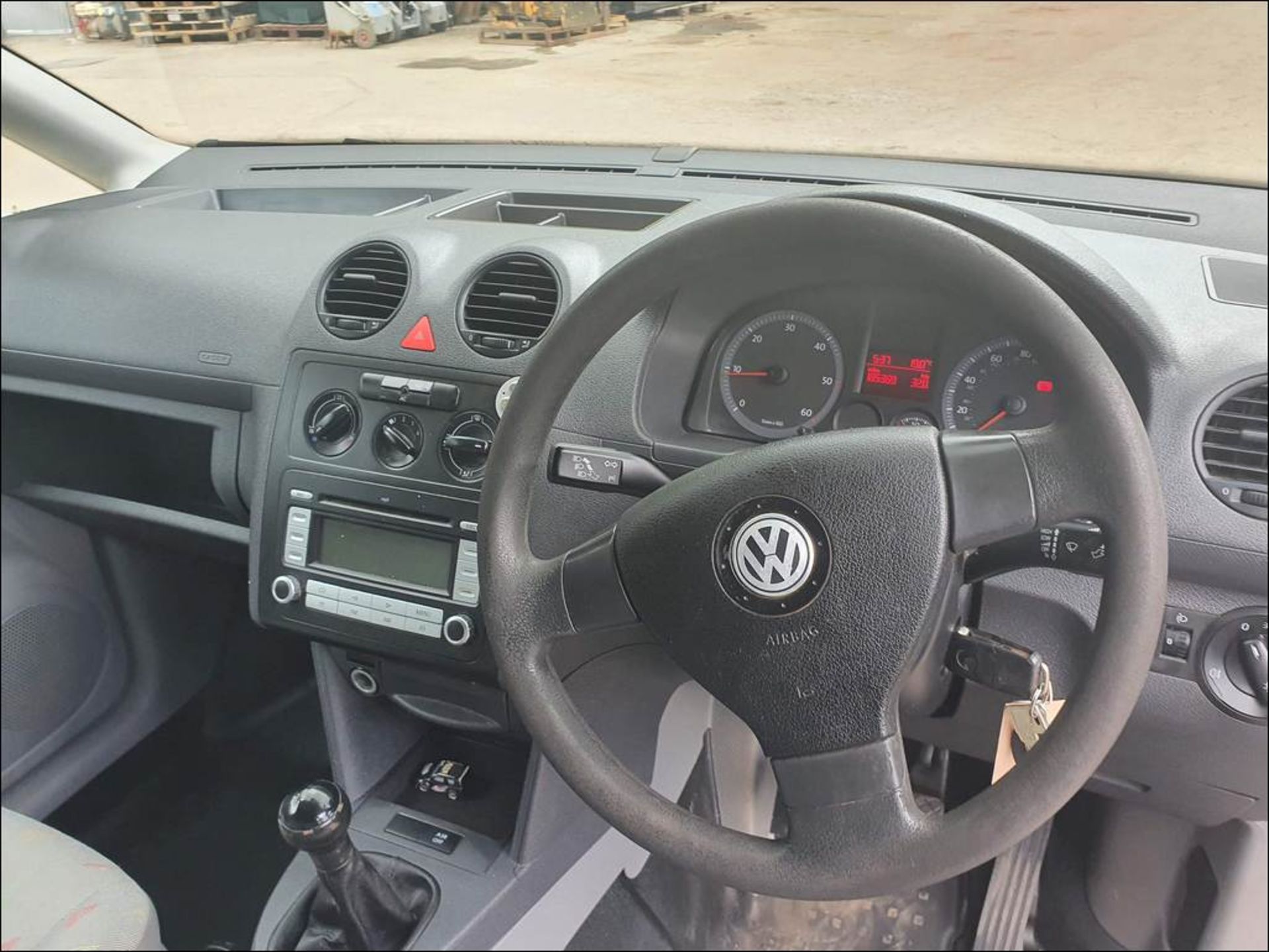 09/09 VOLKSWAGEN CADDY C20 PLUS SDI - 1968cc Van (Blue, 185k) - Image 8 of 12