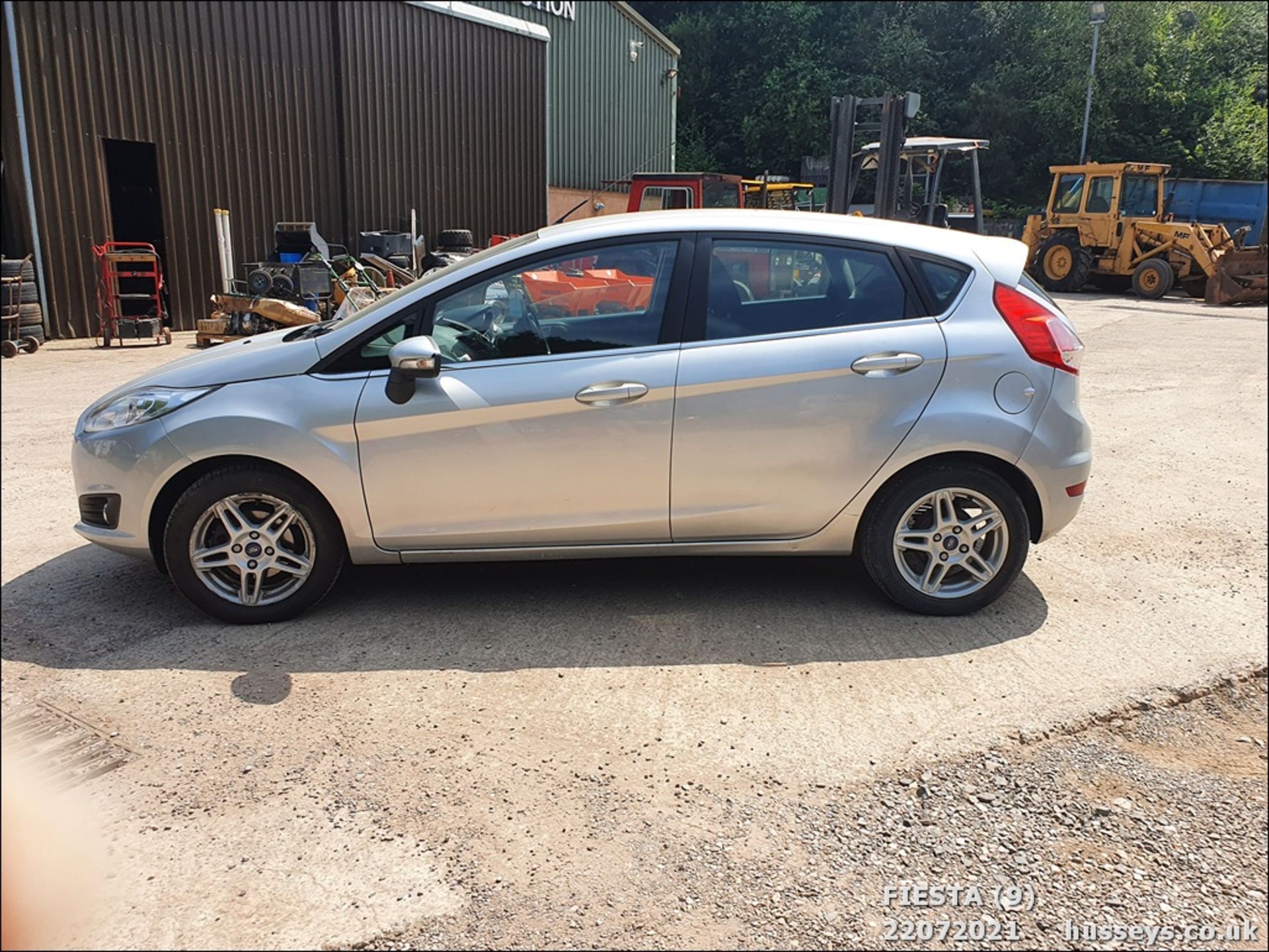 13/63 FORD FIESTA ZETEC - 998cc 5dr Hatchback (Silver, 85k) - Image 10 of 21