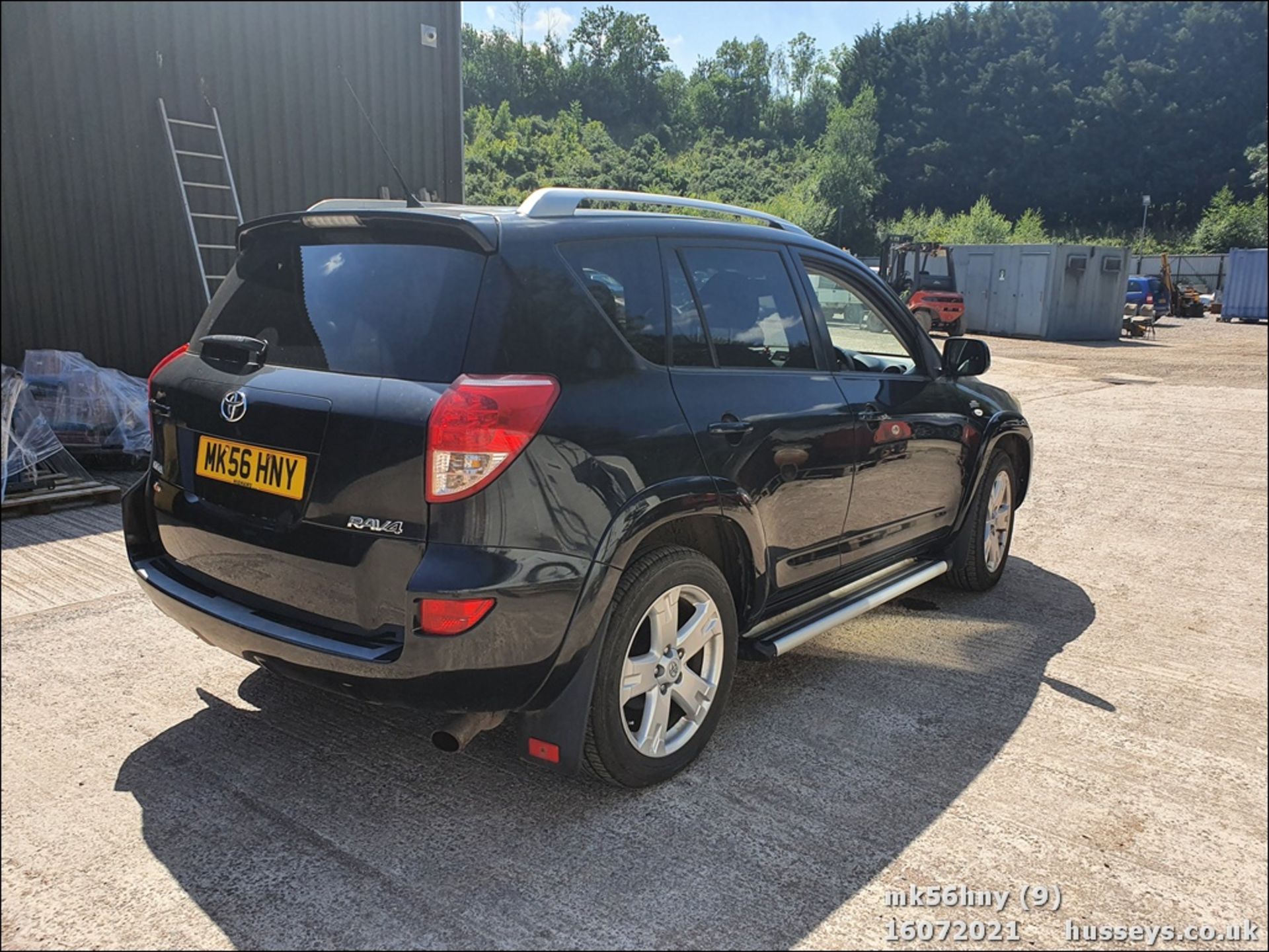 06/56 TOYOTA RAV4 T180 D-4D - 2231cc 5dr Estate (Black, 99k) - Image 10 of 19