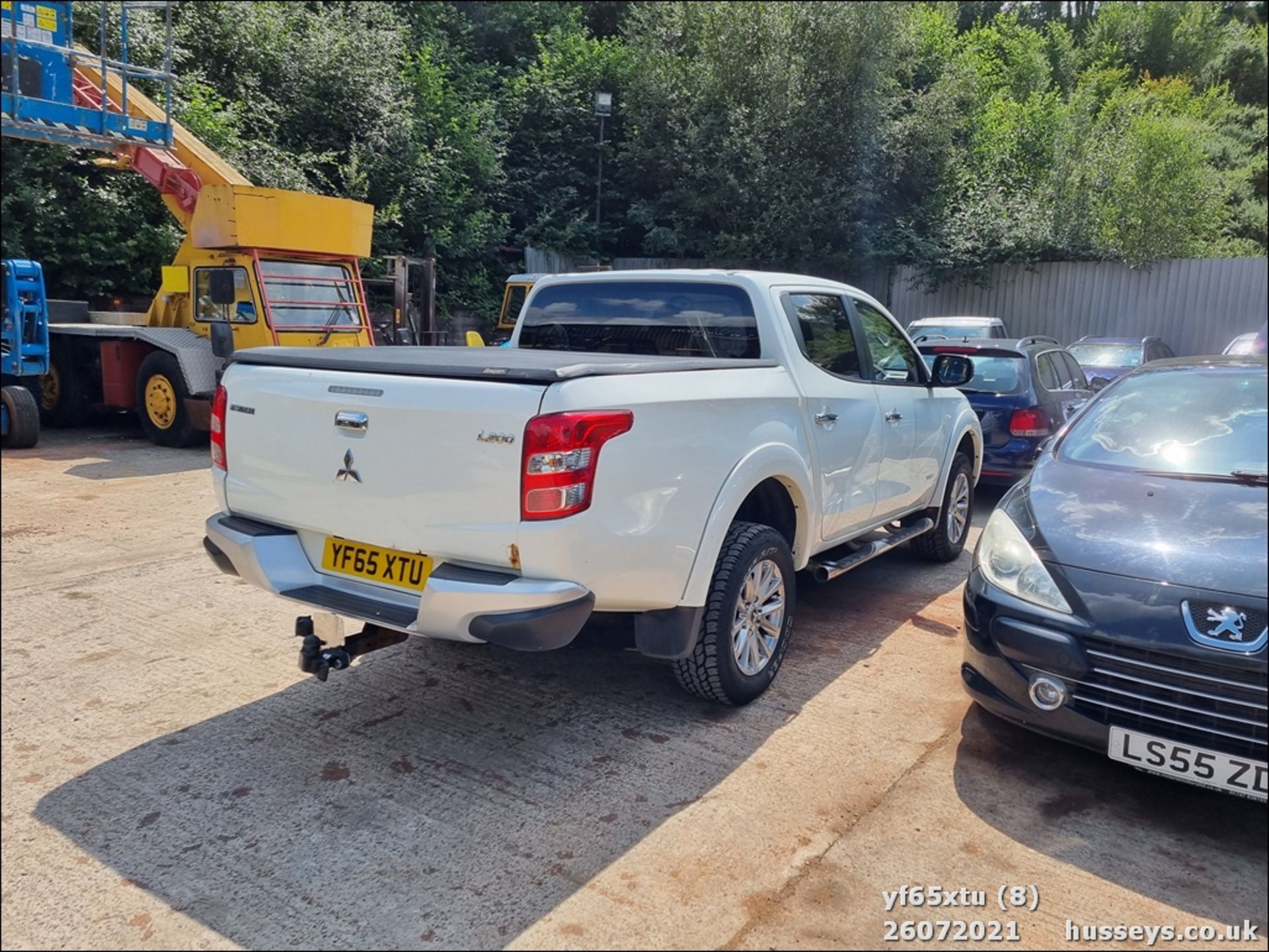 15/65 MITSUBISHI L200 TITAN DCB DI-D 4X4 - 2442cc 4dr 4x4 (White, 108k) - Image 7 of 14