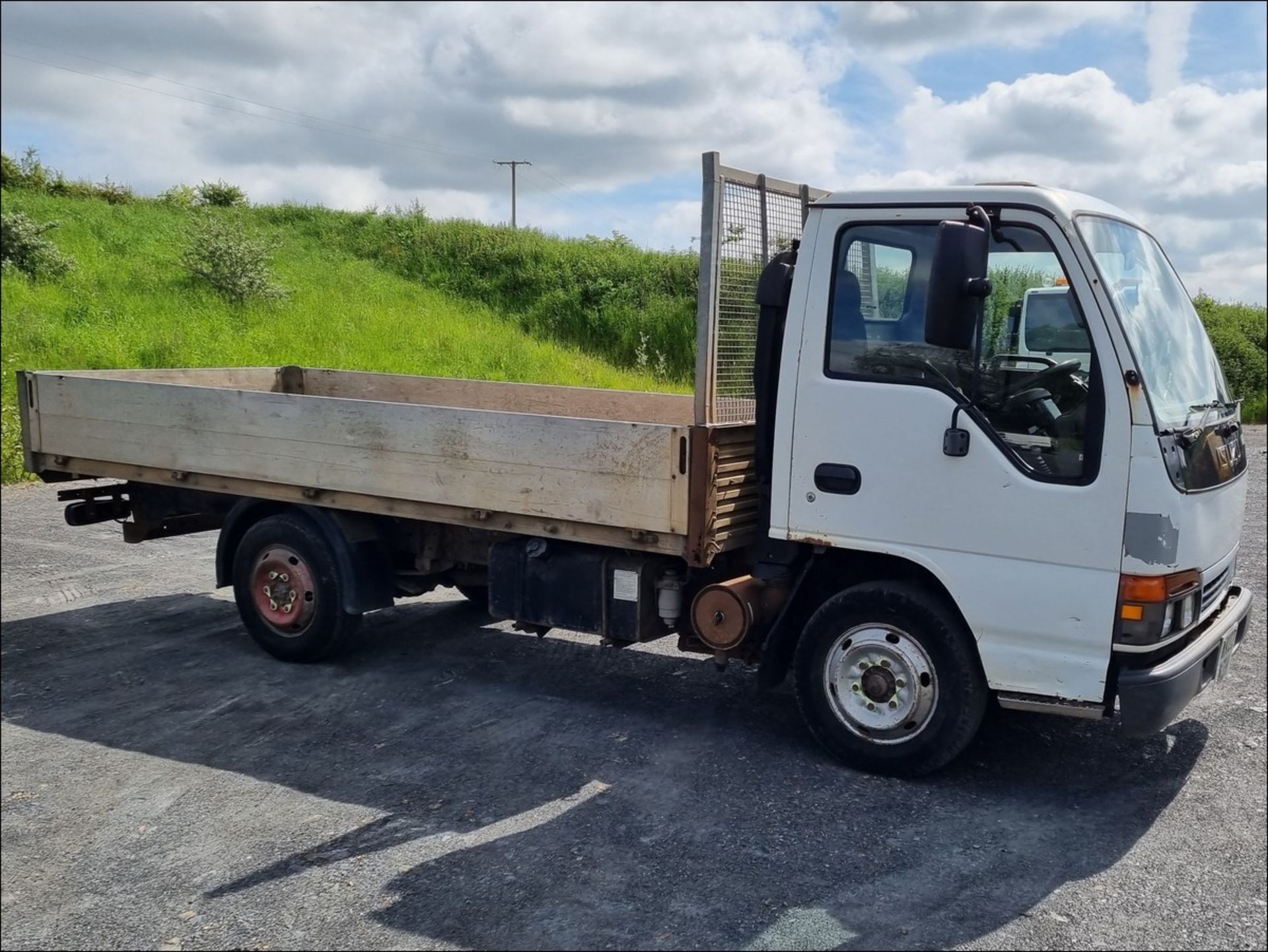 02/02 ISUZU TRUCKS NKR 55 - 2999cc 2dr Lorry (White)