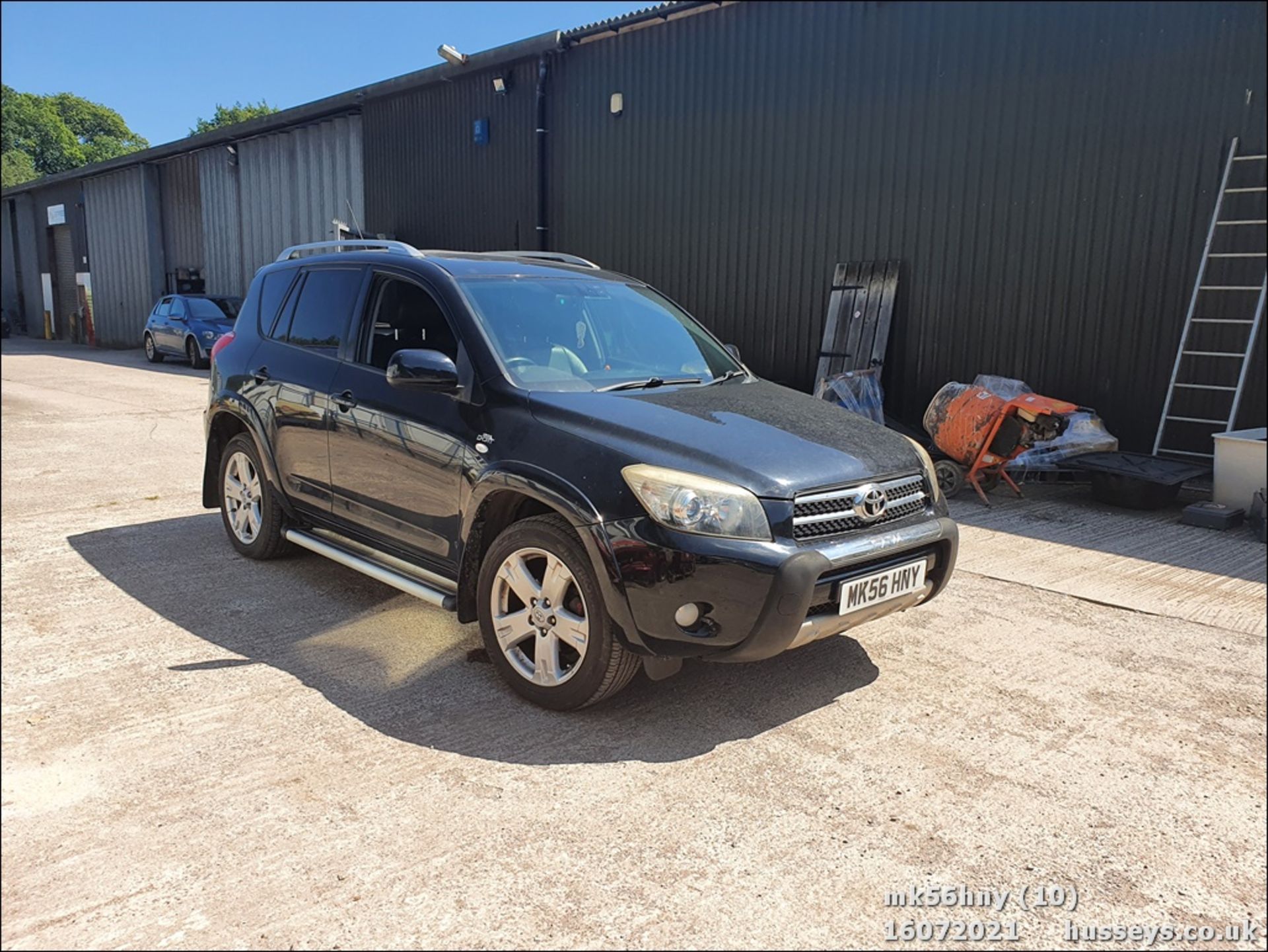 06/56 TOYOTA RAV4 T180 D-4D - 2231cc 5dr Estate (Black, 99k) - Image 11 of 19