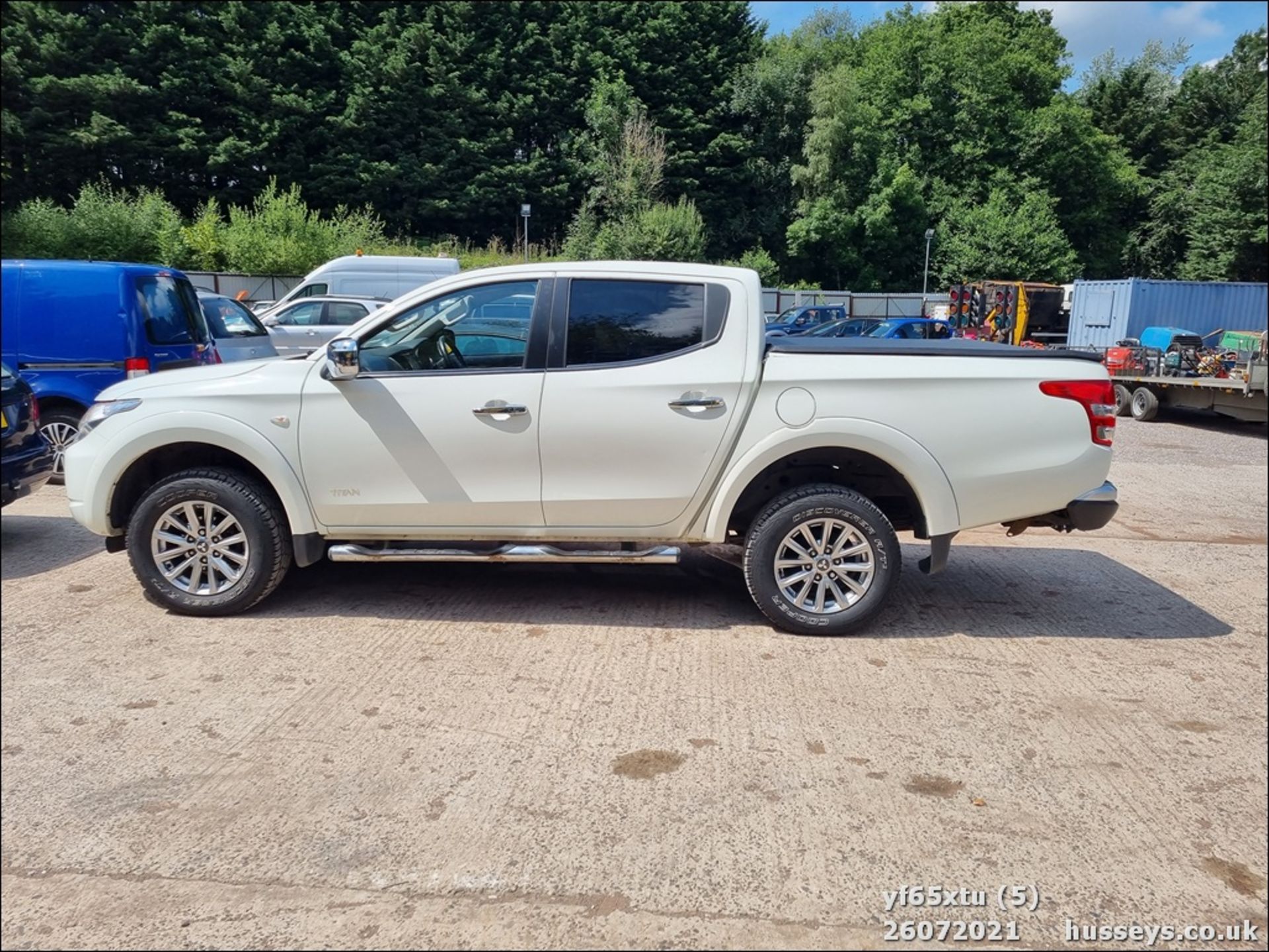 15/65 MITSUBISHI L200 TITAN DCB DI-D 4X4 - 2442cc 4dr 4x4 (White, 108k) - Image 4 of 14