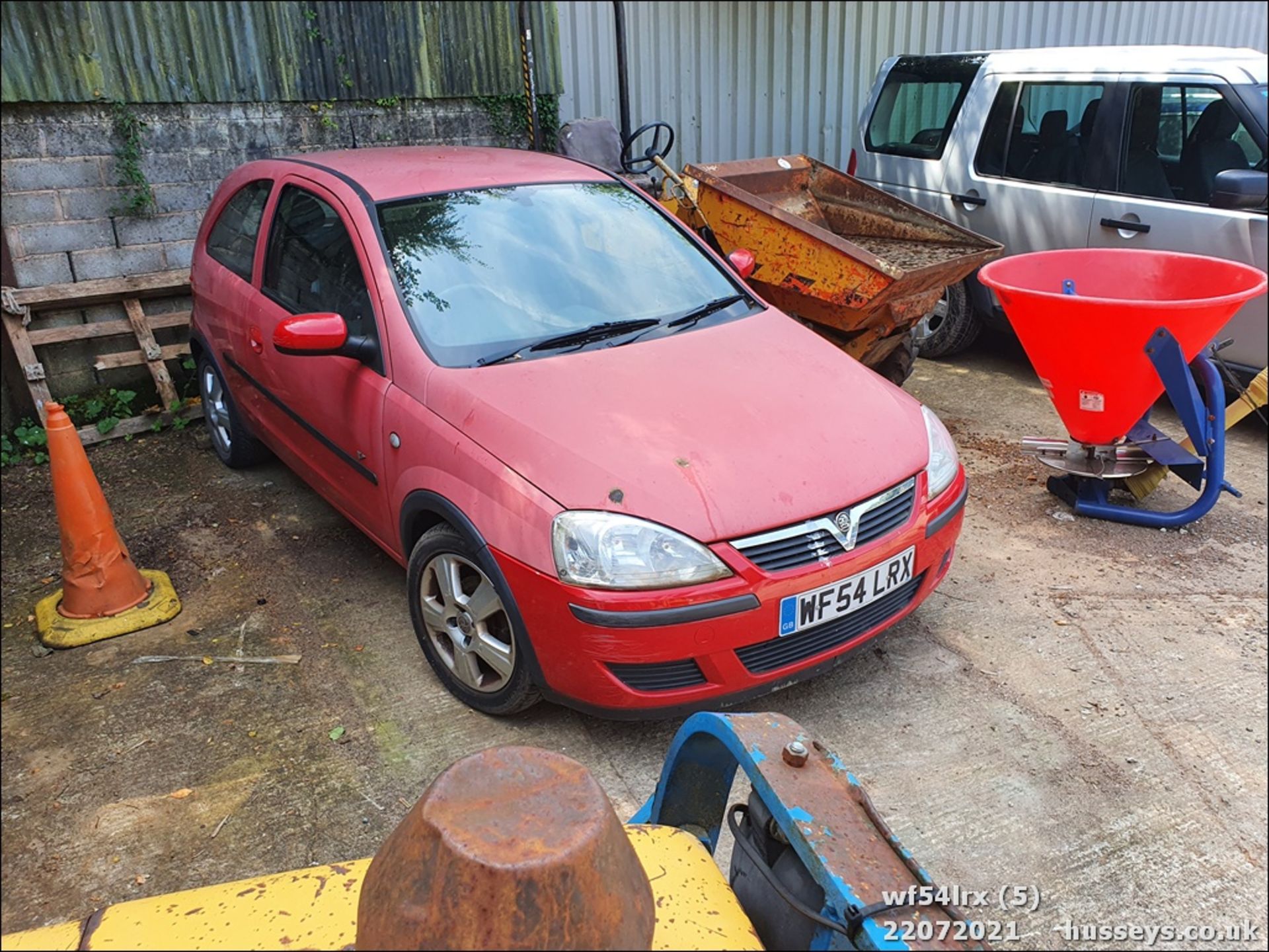 04/54 VAUXHALL CORSA ENERGY TWINPORT - 998cc 3dr Hatchback (Red, 61k) - Image 6 of 16