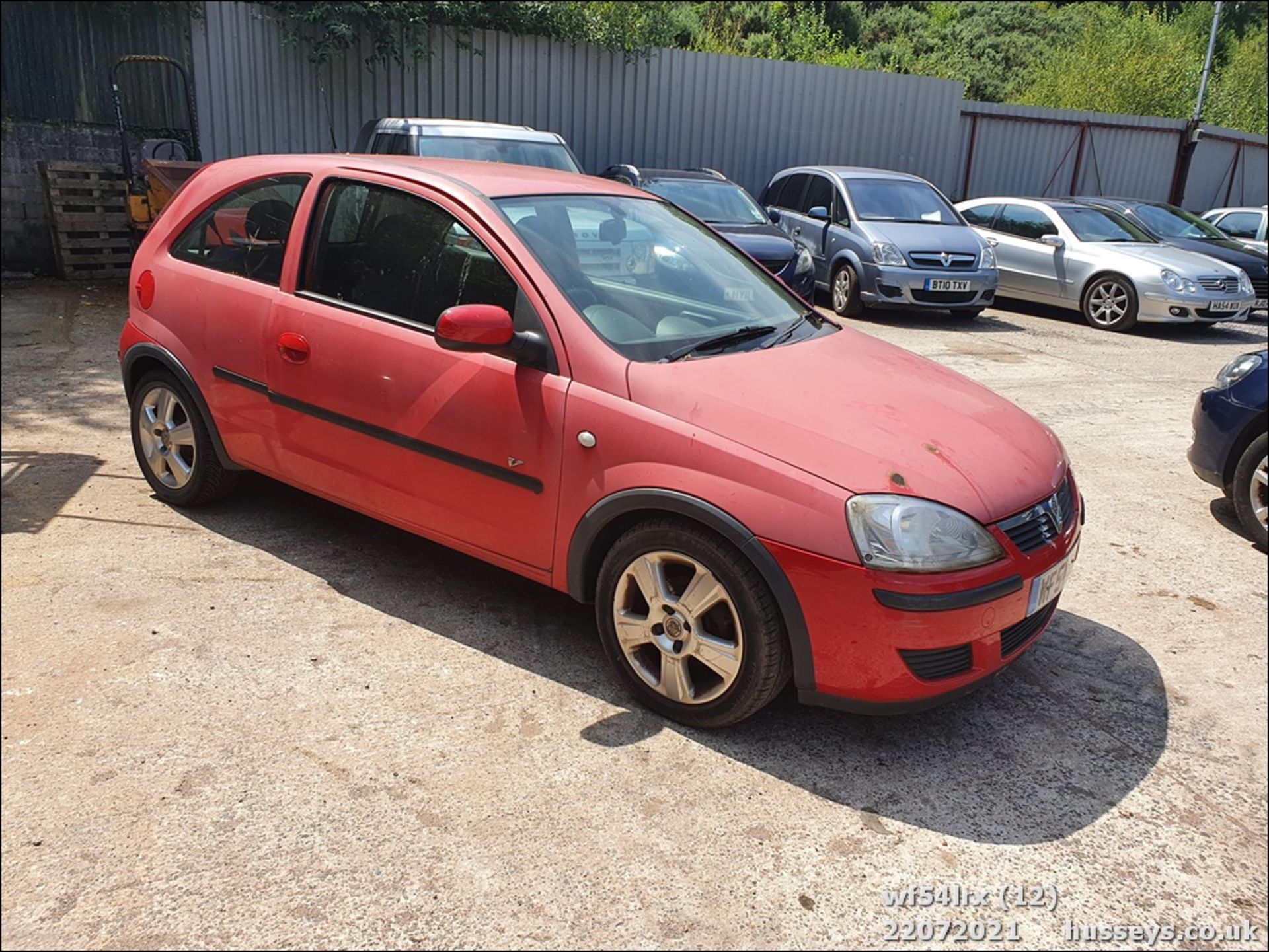 04/54 VAUXHALL CORSA ENERGY TWINPORT - 998cc 3dr Hatchback (Red, 61k) - Image 13 of 16