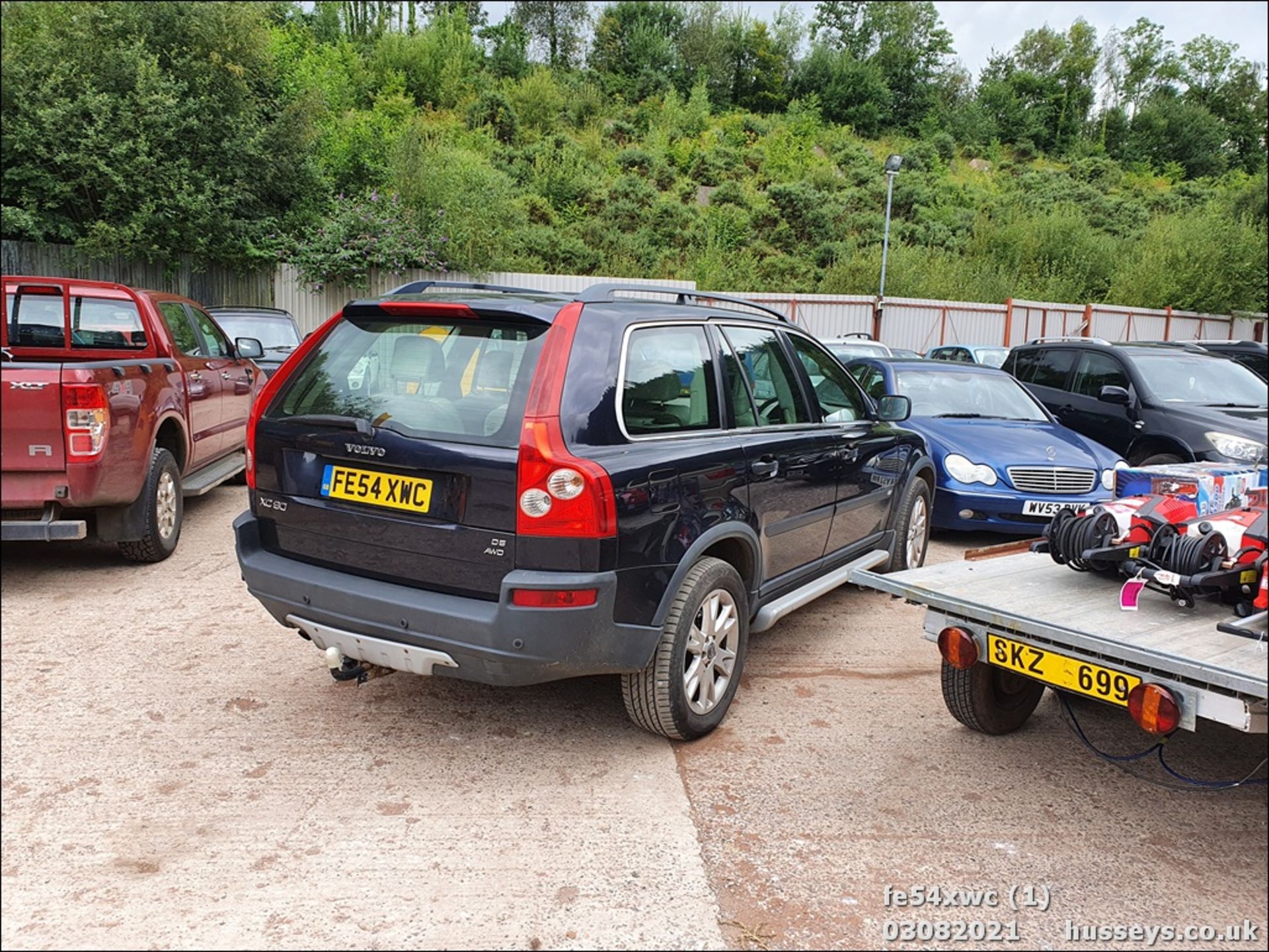 04/54 VOLVO XC 90 D5 SE AWD SEMI-AUTO - 2401cc 5dr Estate (Blue, 151k) - Image 3 of 13