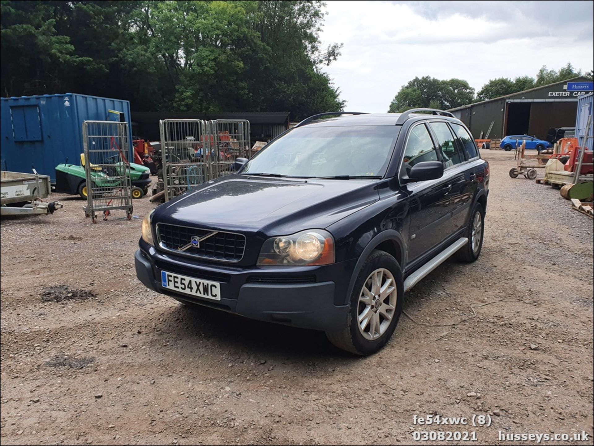 04/54 VOLVO XC 90 D5 SE AWD SEMI-AUTO - 2401cc 5dr Estate (Blue, 151k) - Image 6 of 13