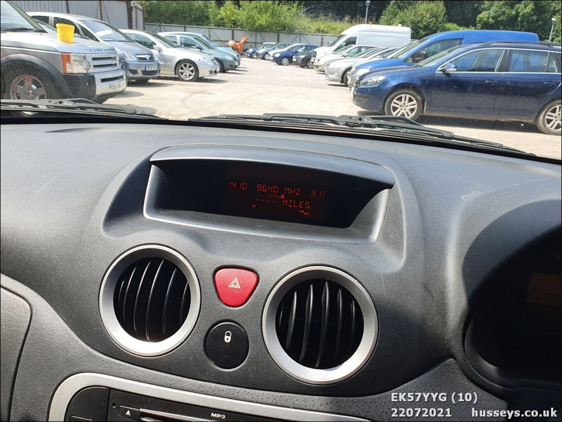 07/57 CITROEN C3 SX AUTO - 1587cc 5dr Hatchback (Red, 85k) - Image 11 of 13