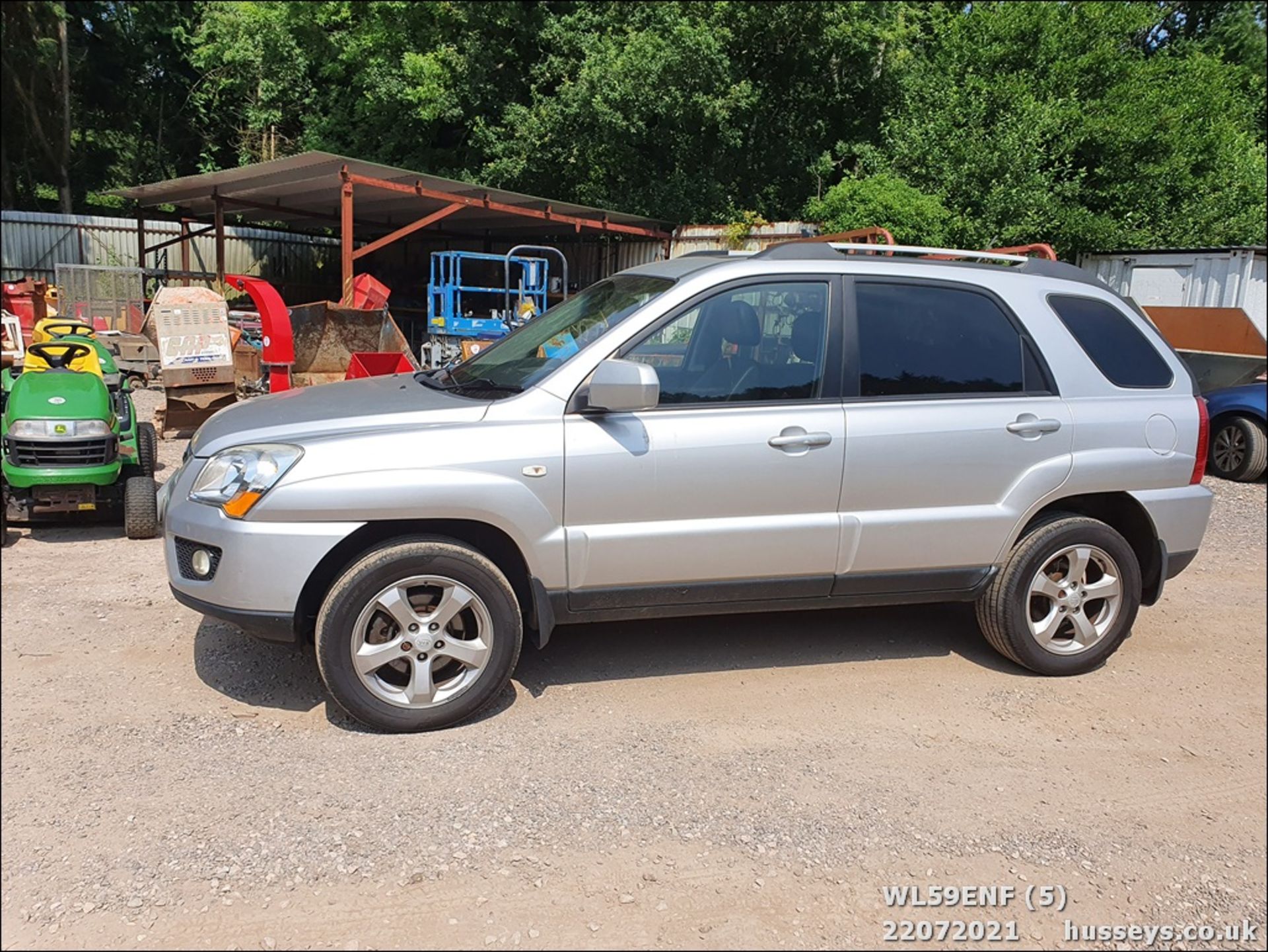 09/59 KIA SPORTAGE TITAN CRDI - 1991cc 5dr Estate (Silver, 116k) - Image 6 of 16